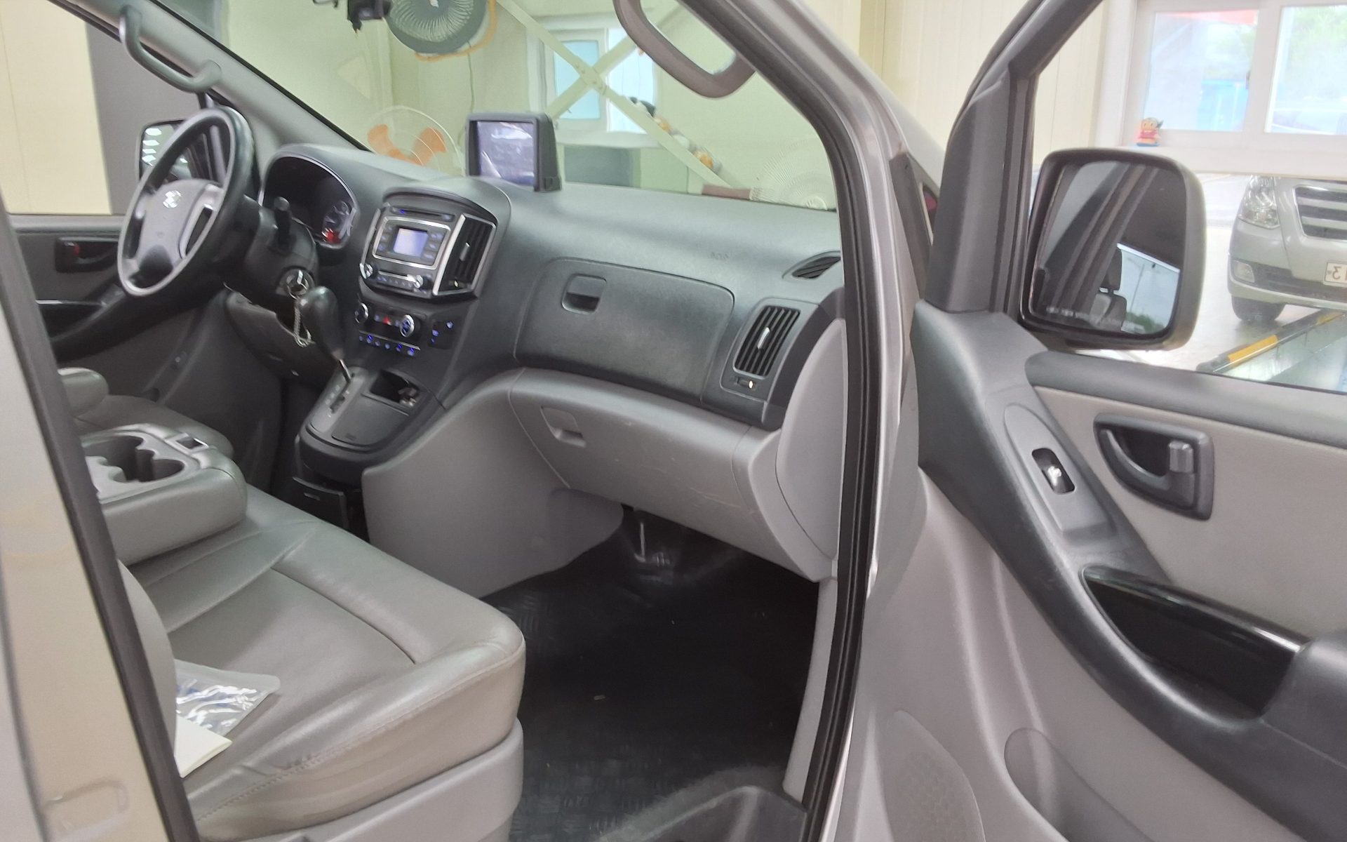 2018 - hyundai grand starex