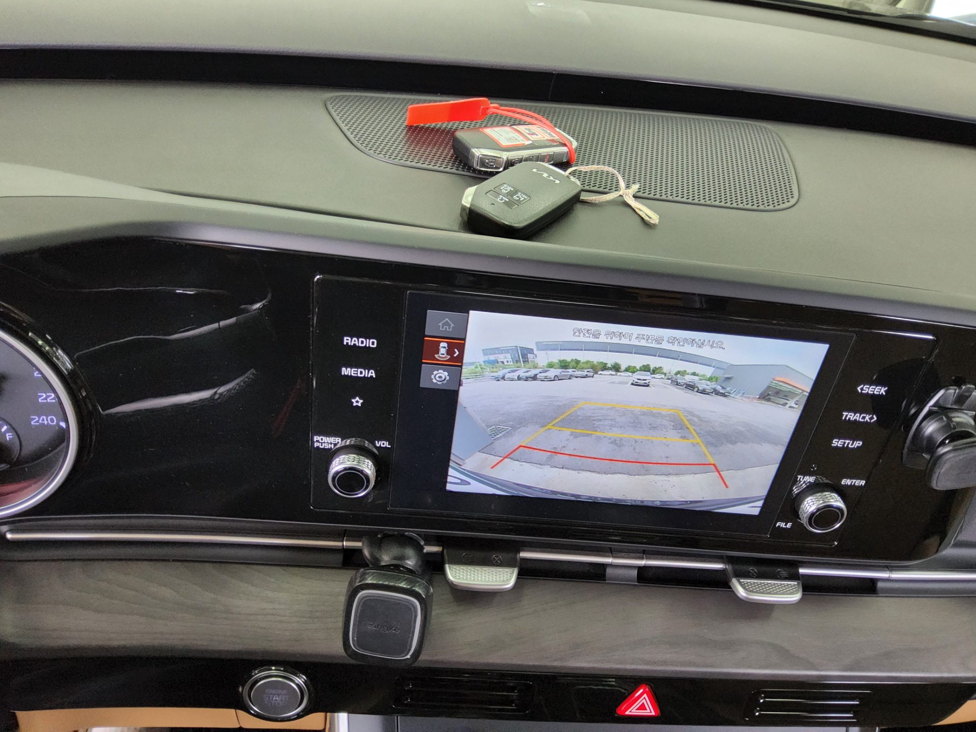 2022 - kia carnival