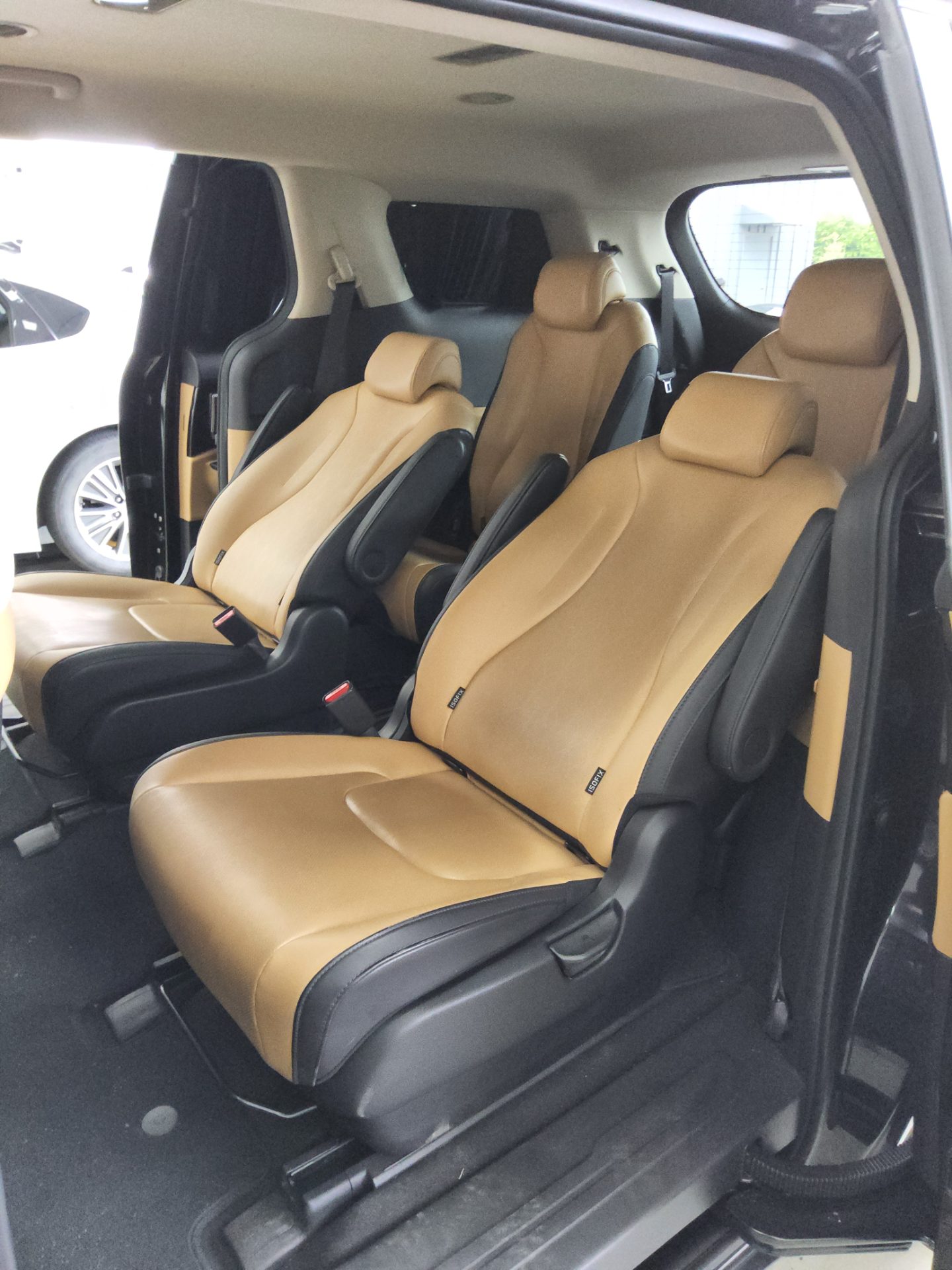 2022 - kia carnival