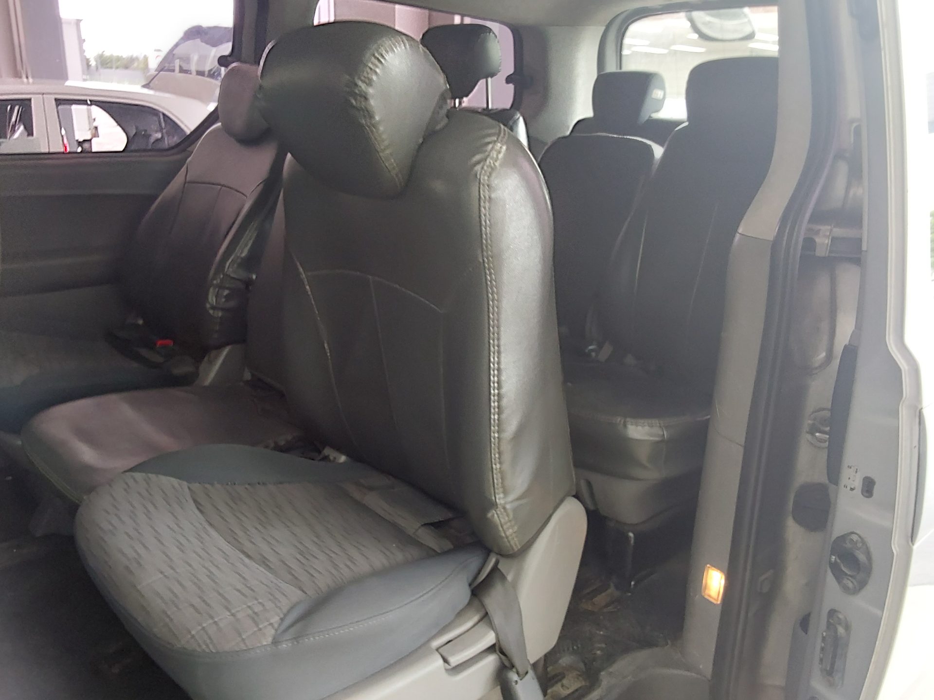 2016 - hyundai grand starex