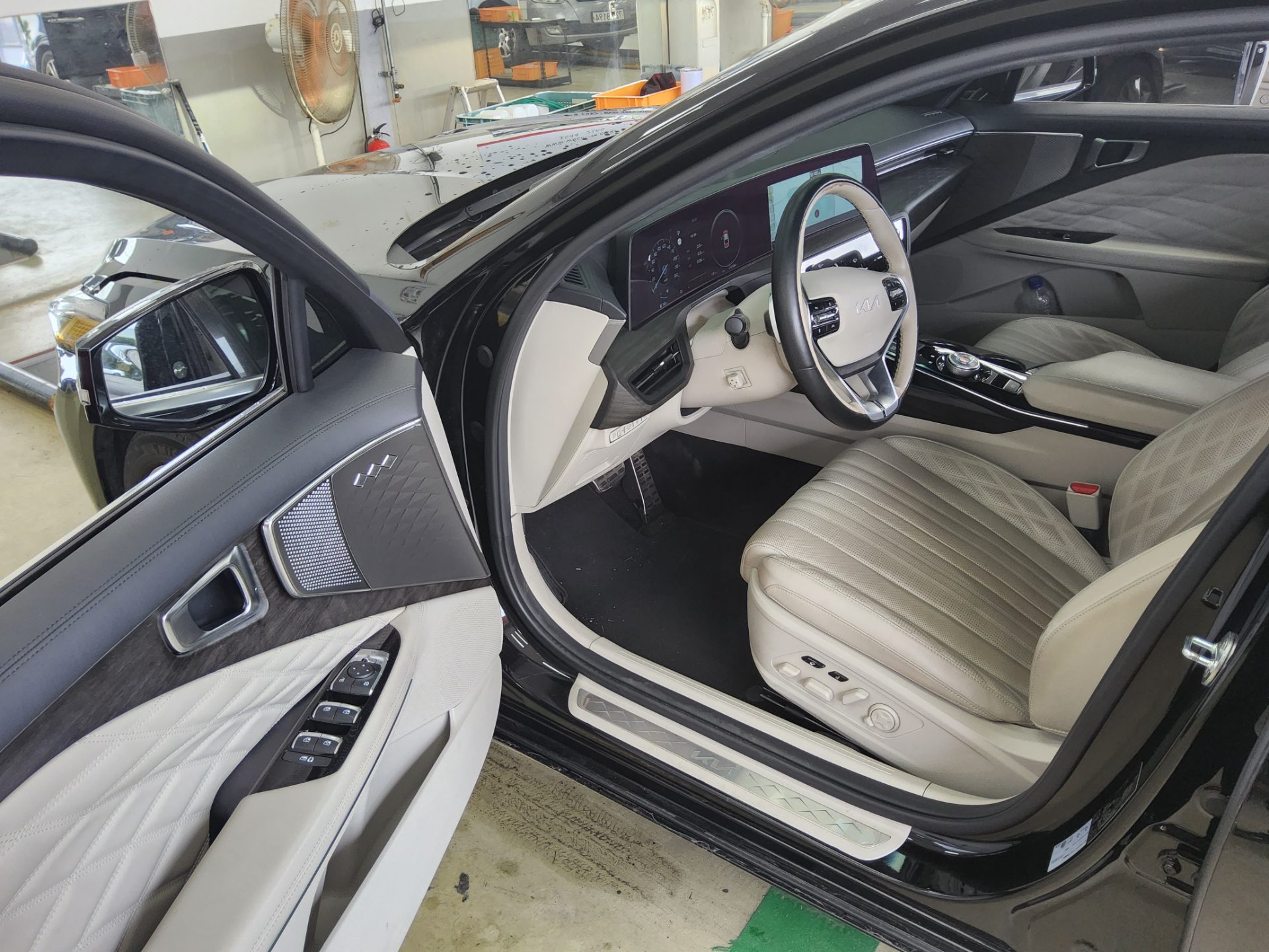 2022 - kia k8
