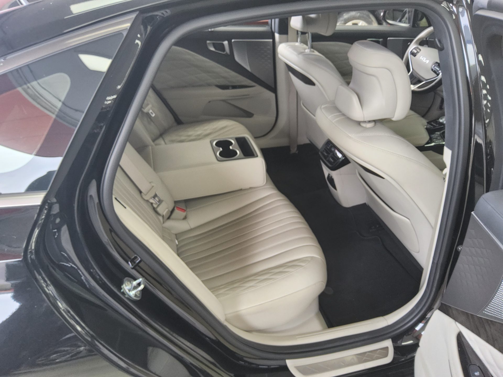 2022 - kia k8