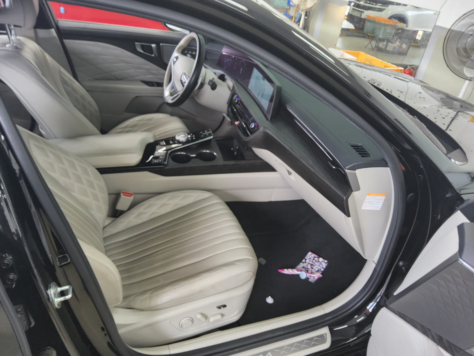 2022 - kia k8