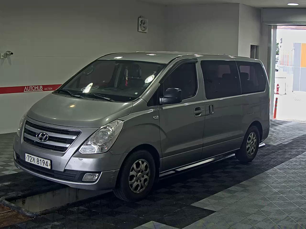 HYUNDAI GRAND STAREX