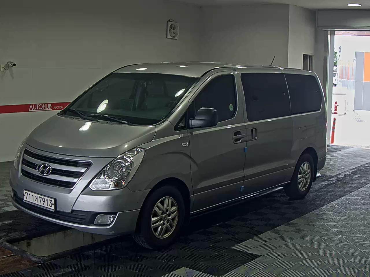 HYUNDAI GRAND STAREX