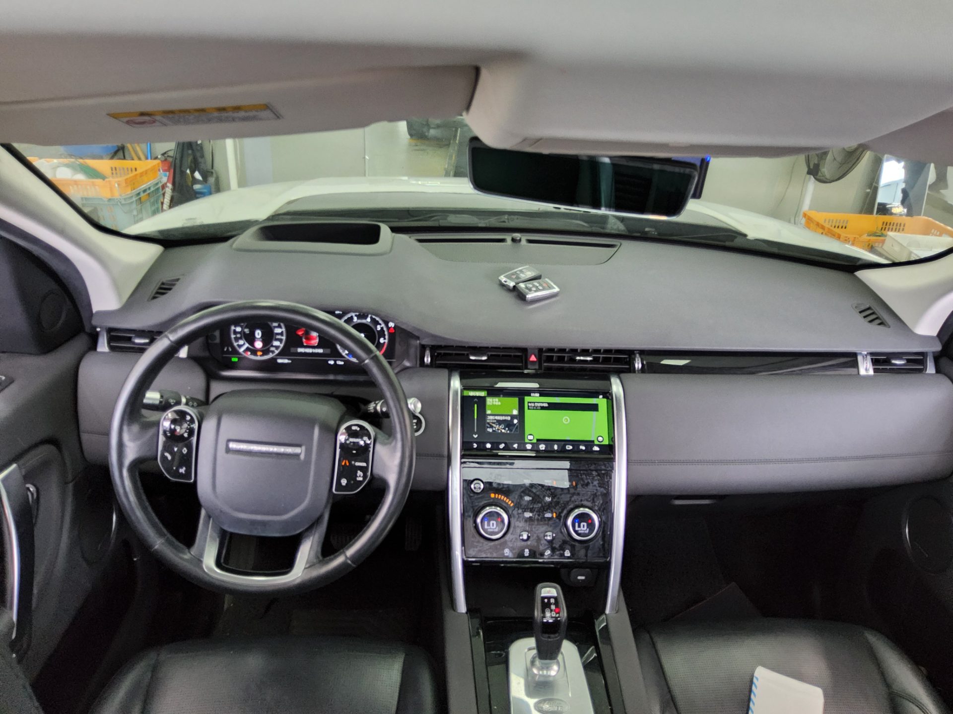 2020 - land rover discovery