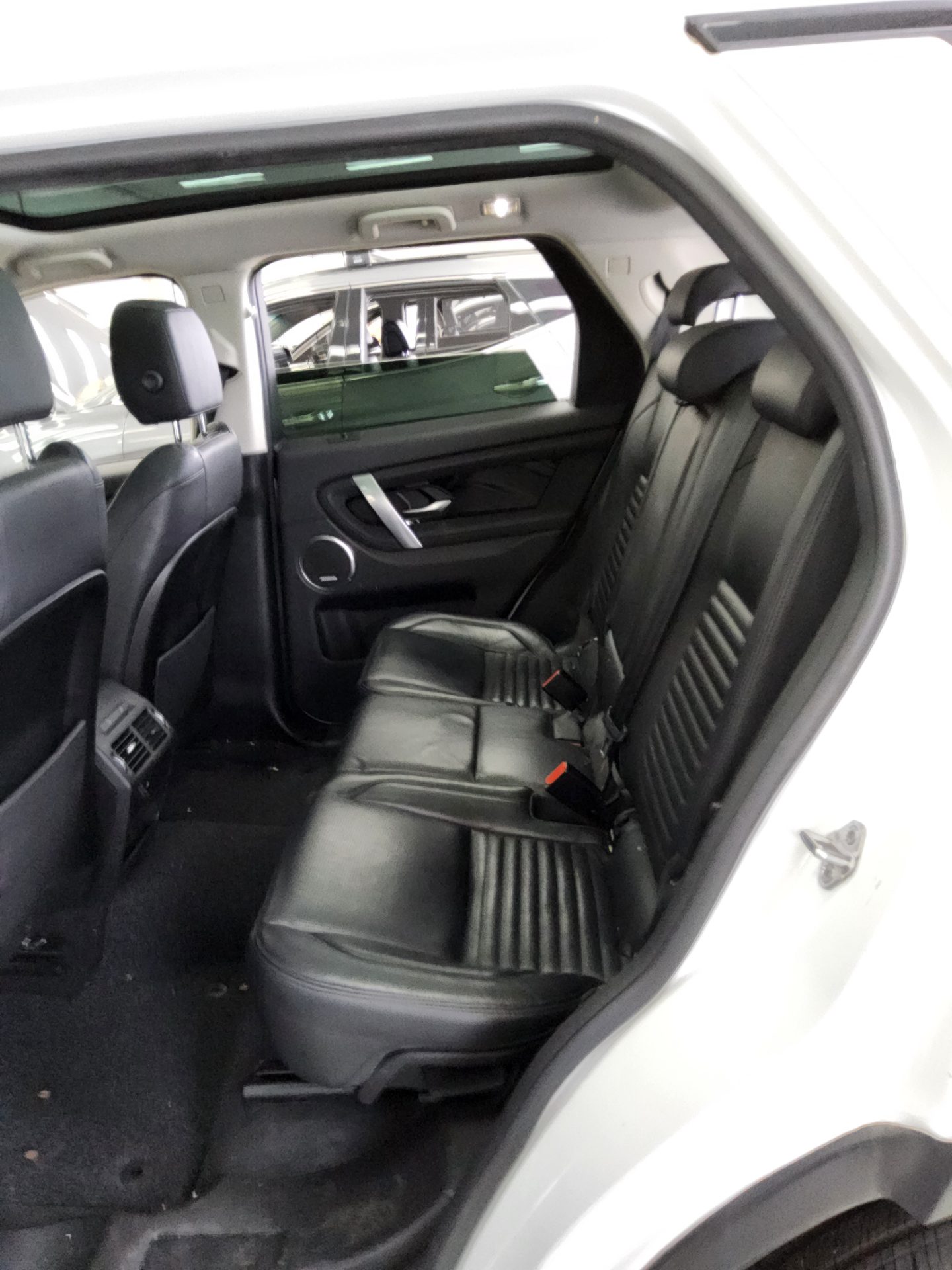 2020 - land rover discovery