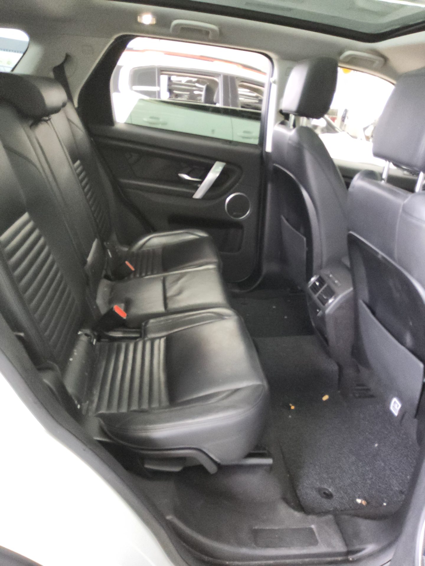 2020 - land rover discovery