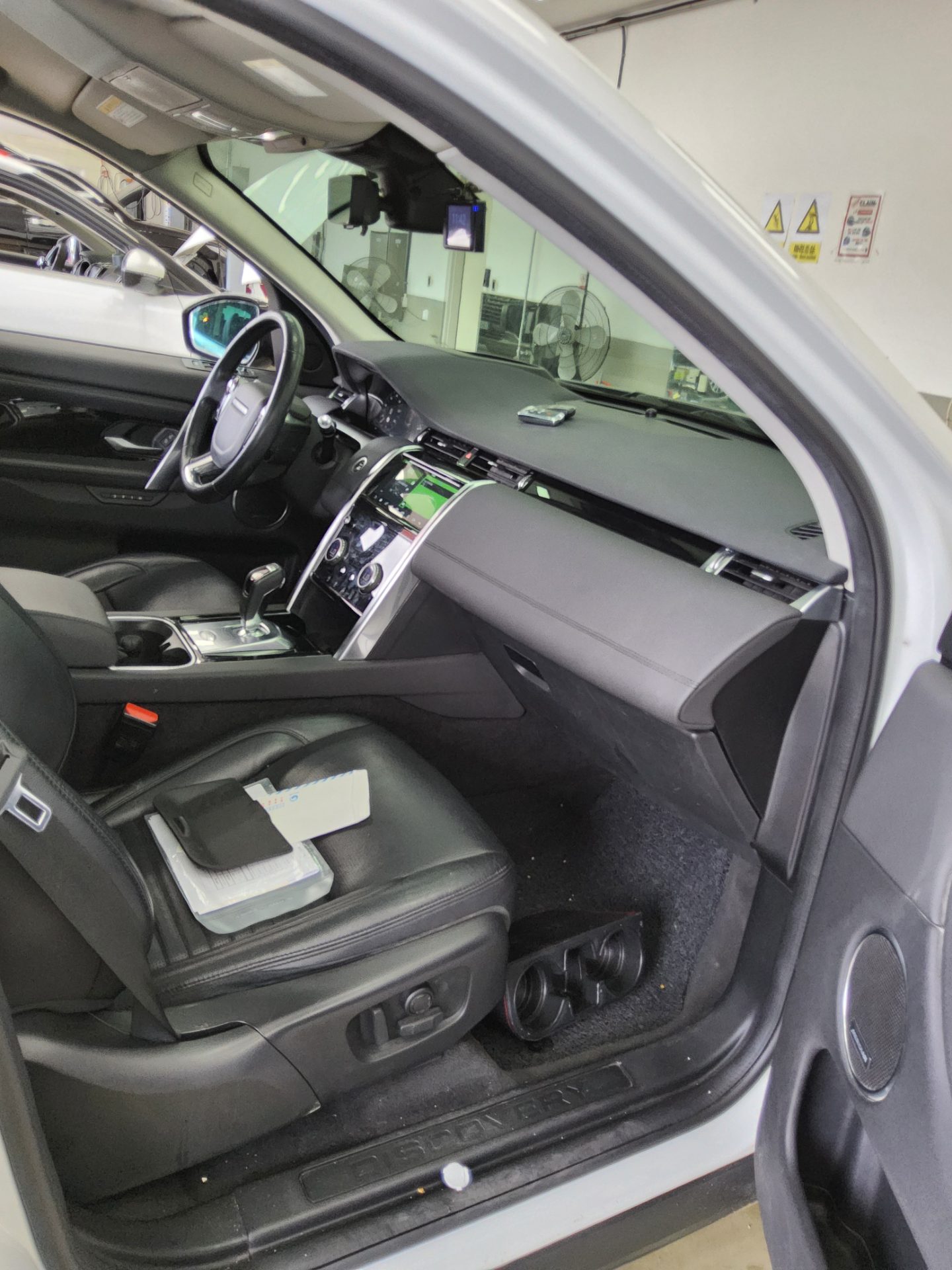 2020 - land rover discovery