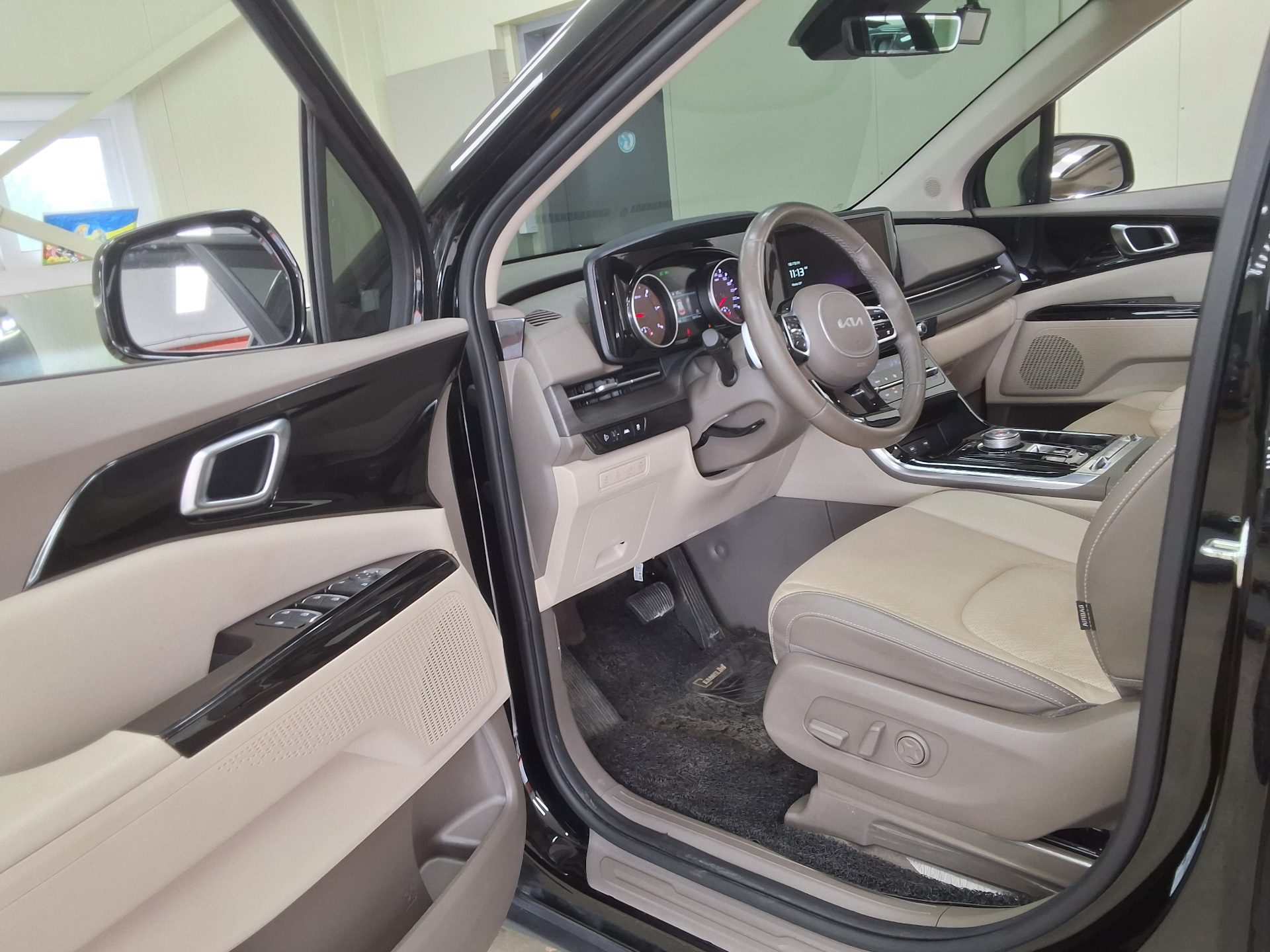 2023 - kia carnival