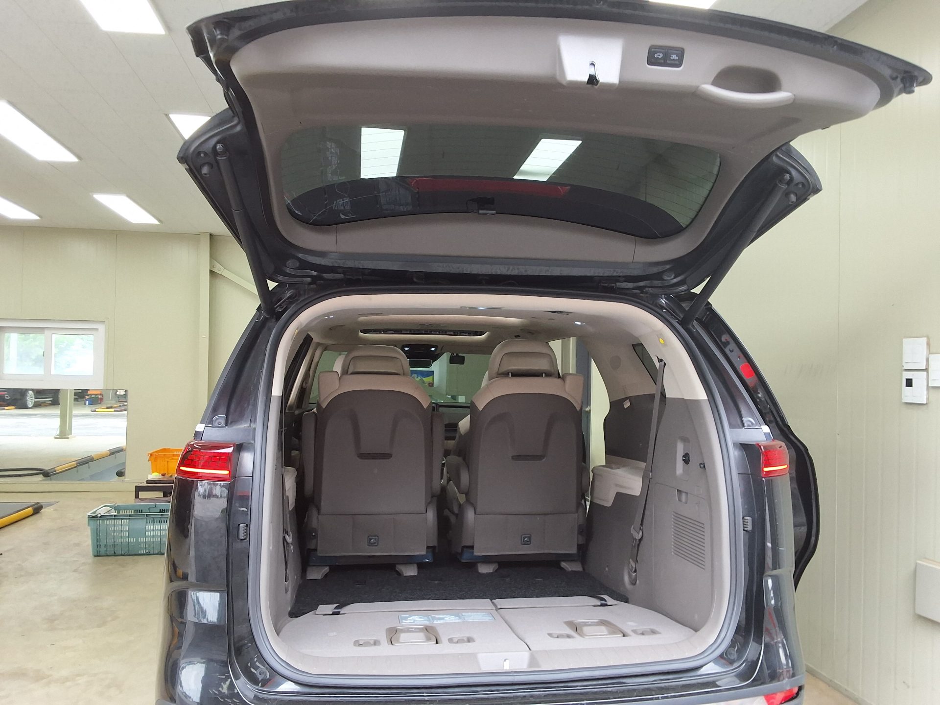 2023 - kia carnival