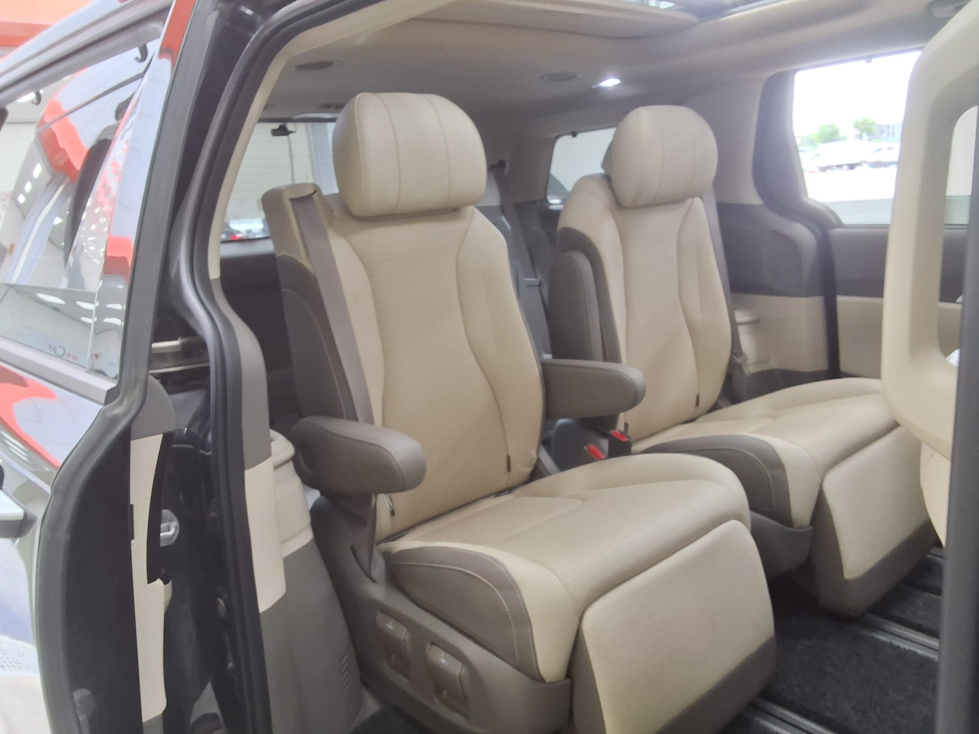 2023 - kia carnival