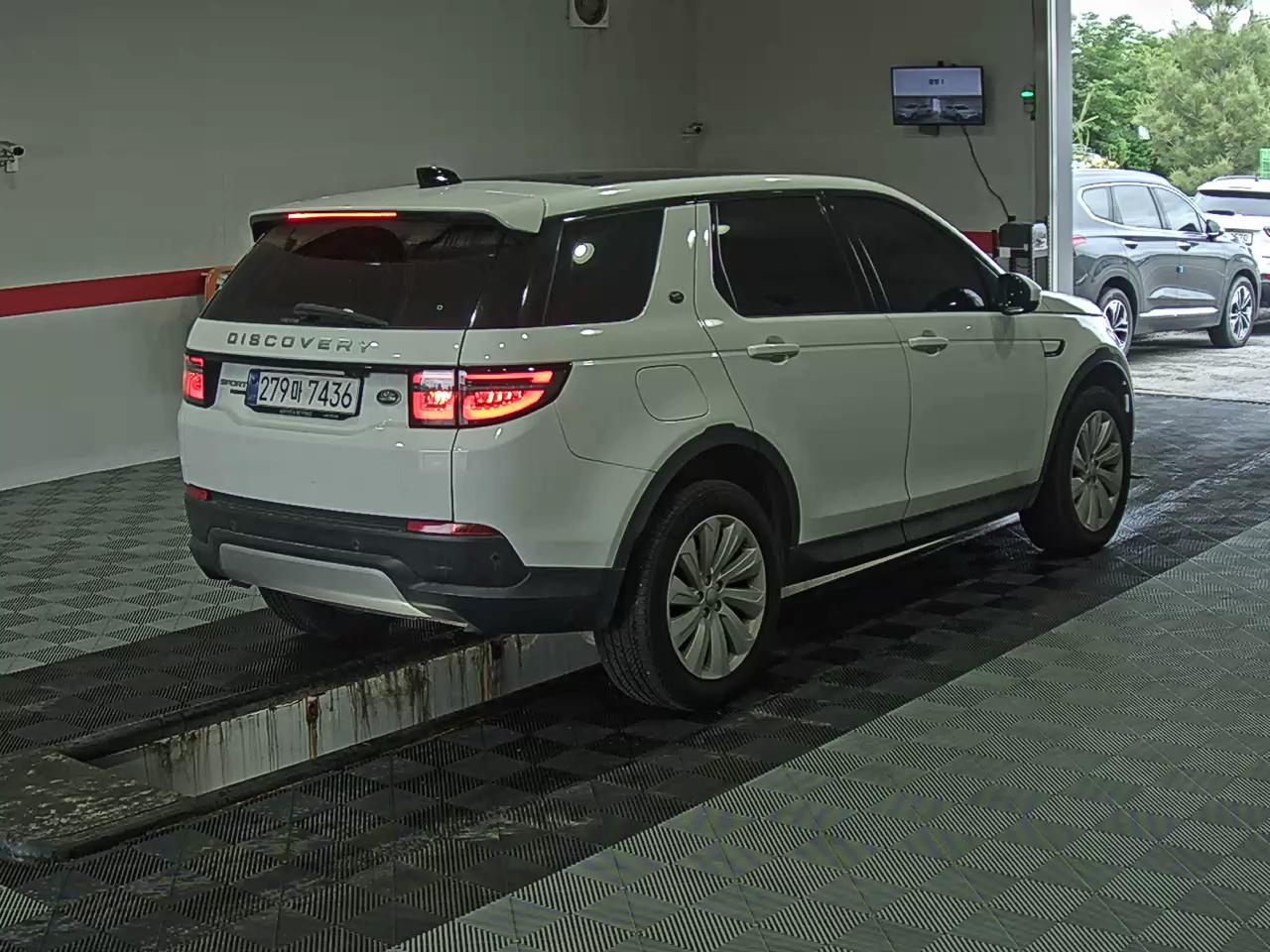 2020 - land rover discovery
