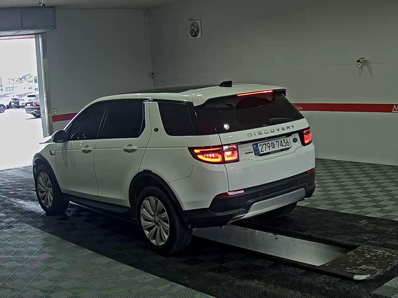2020 - land rover discovery