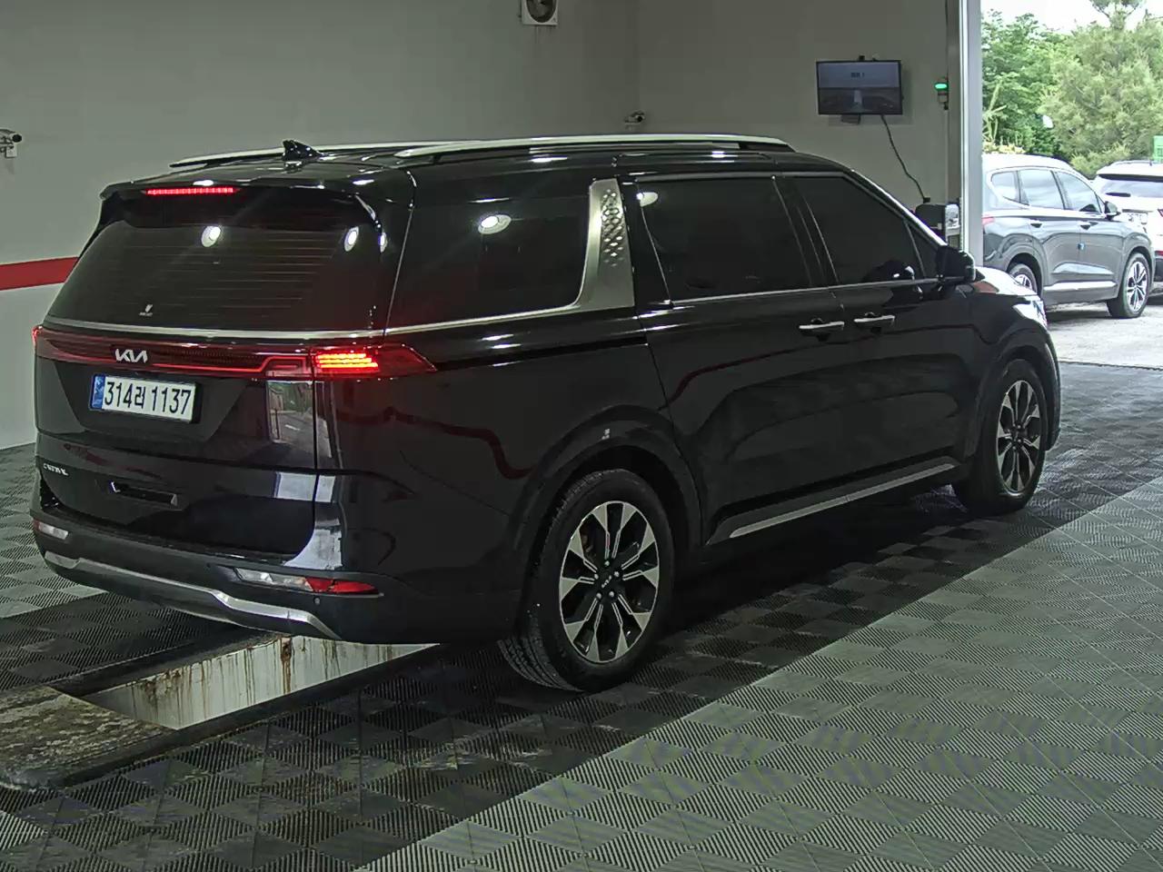 2023 - kia carnival