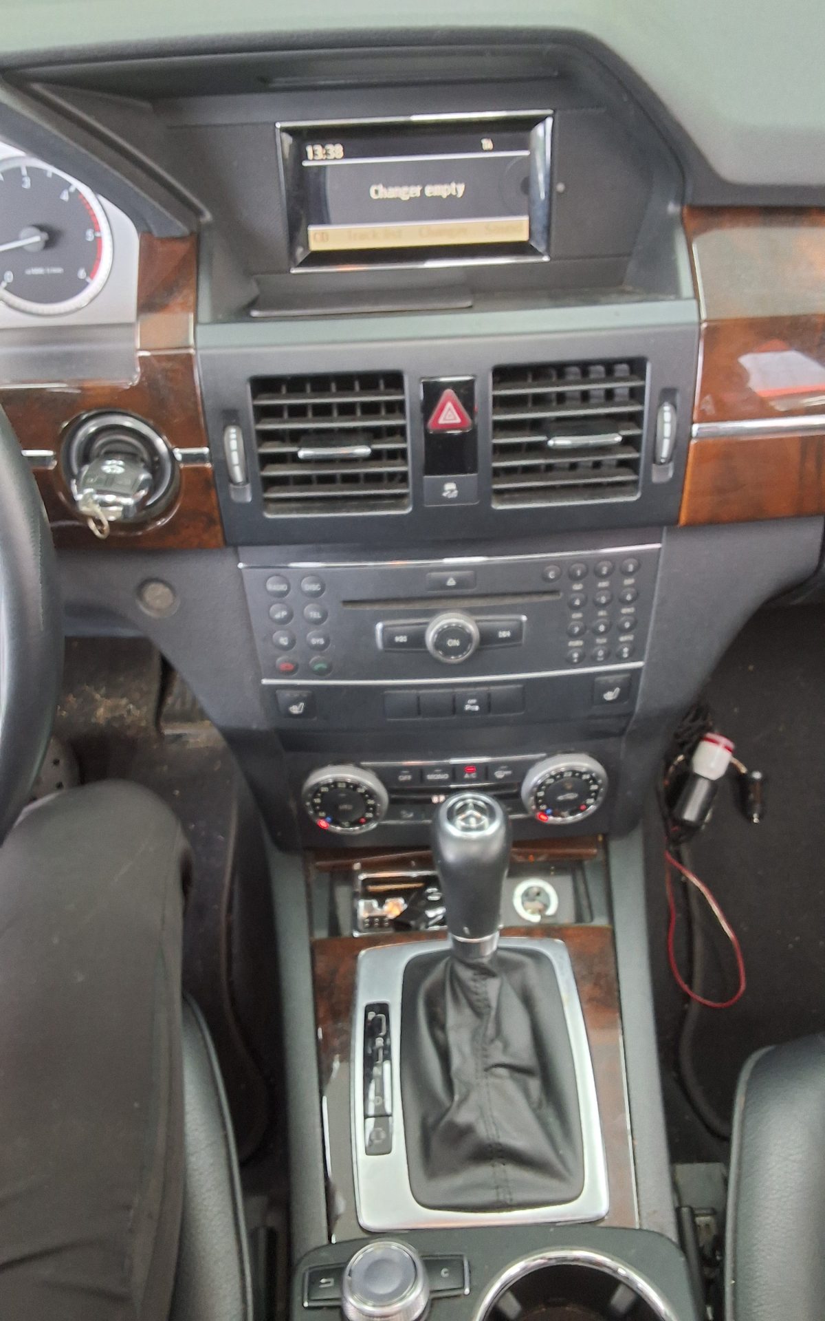 2011 - mercedes-benz glk220