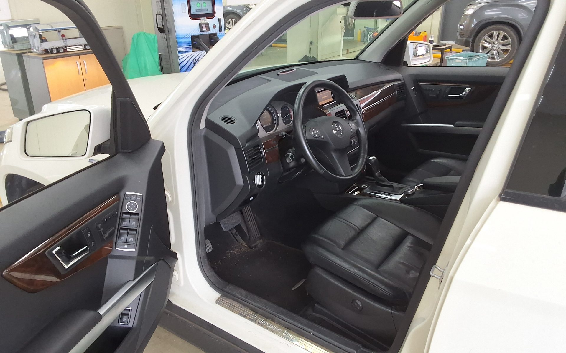 2011 - mercedes-benz glk220