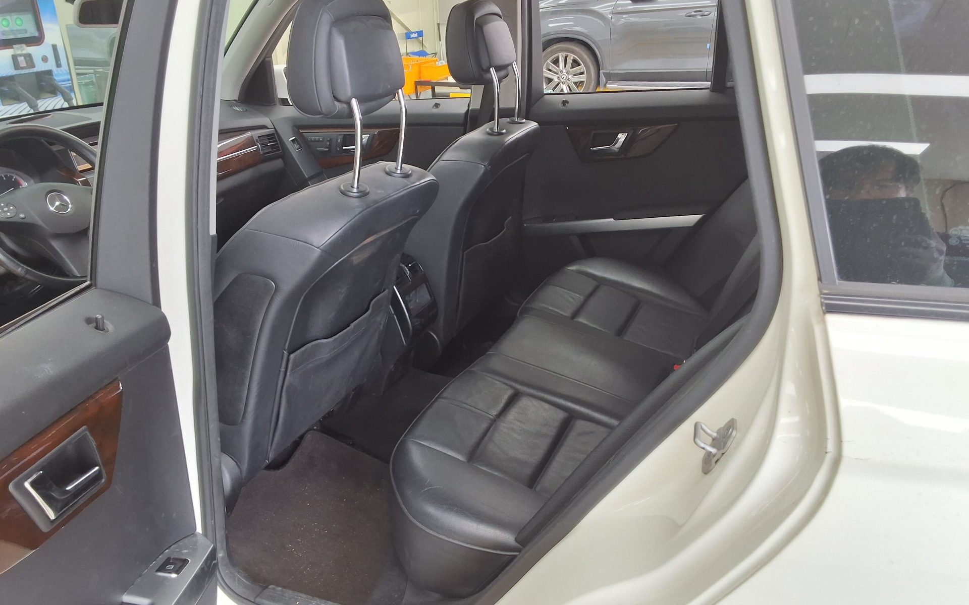 2011 - mercedes-benz glk220