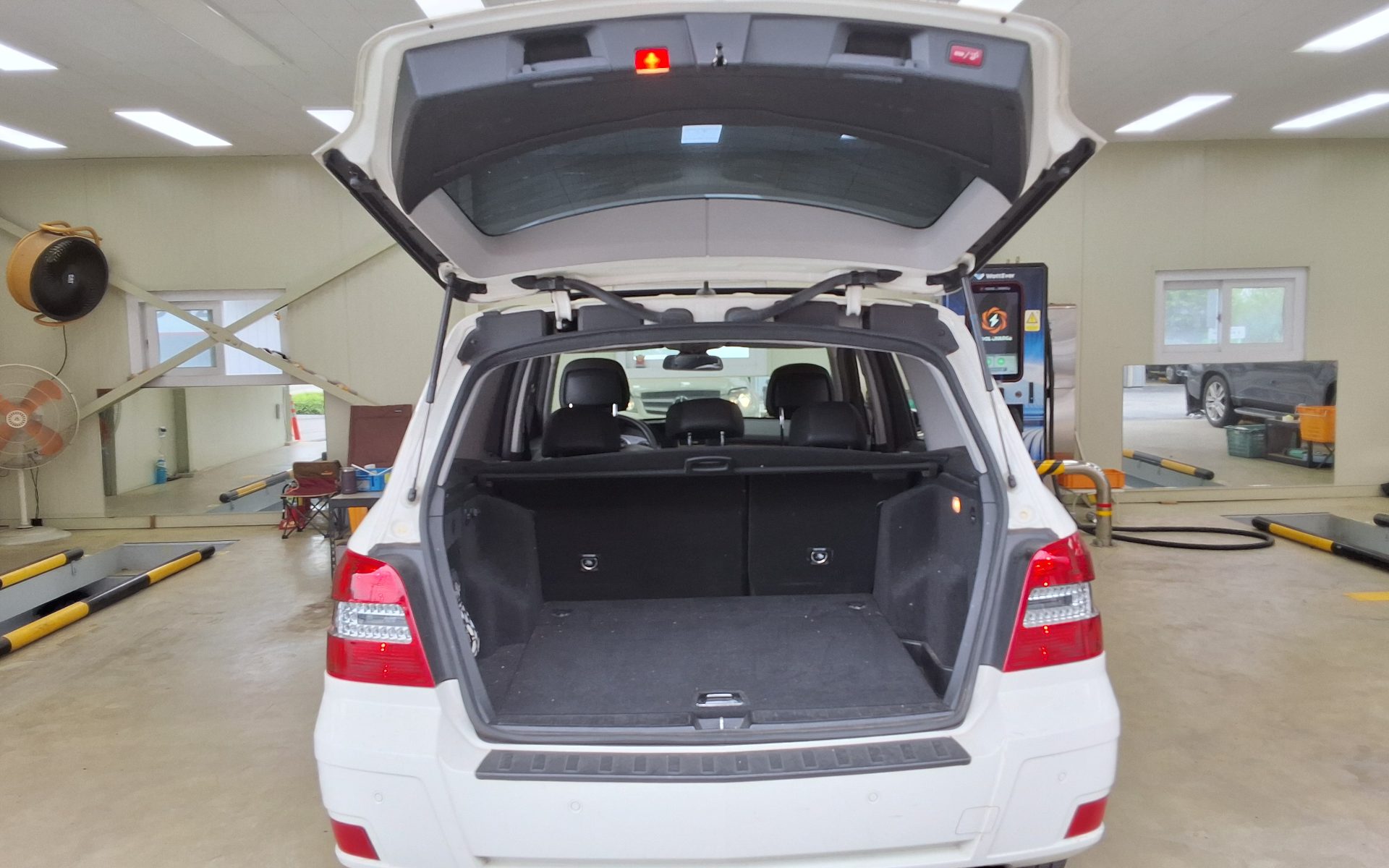 2011 - mercedes-benz glk220
