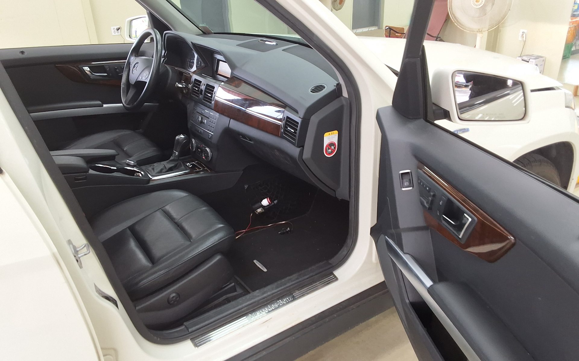 2011 - mercedes-benz glk220