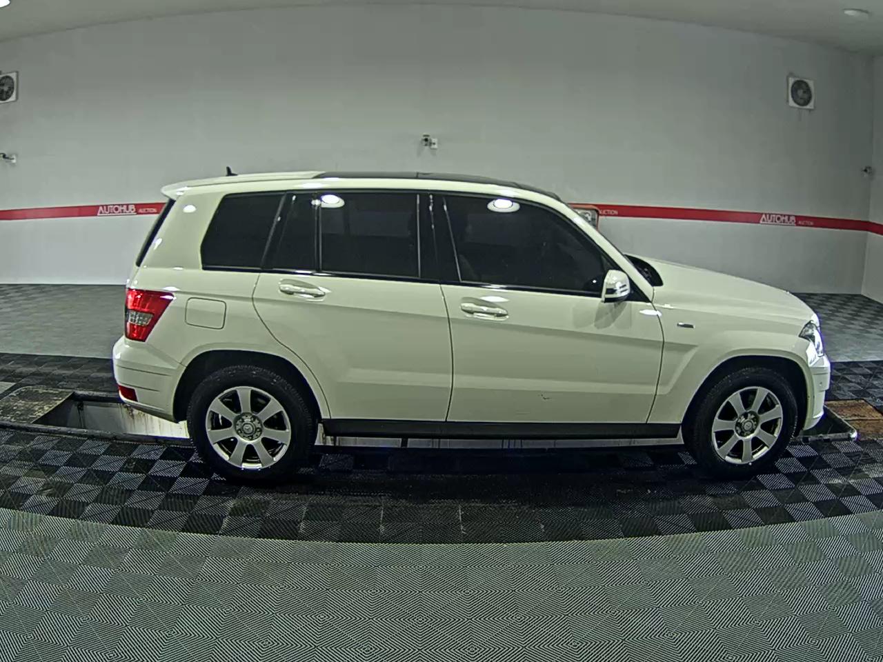 2011 - mercedes-benz glk220