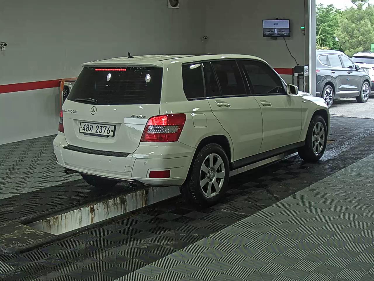 2011 - mercedes-benz glk220