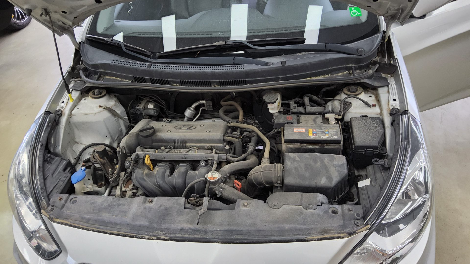 2012 - hyundai accent