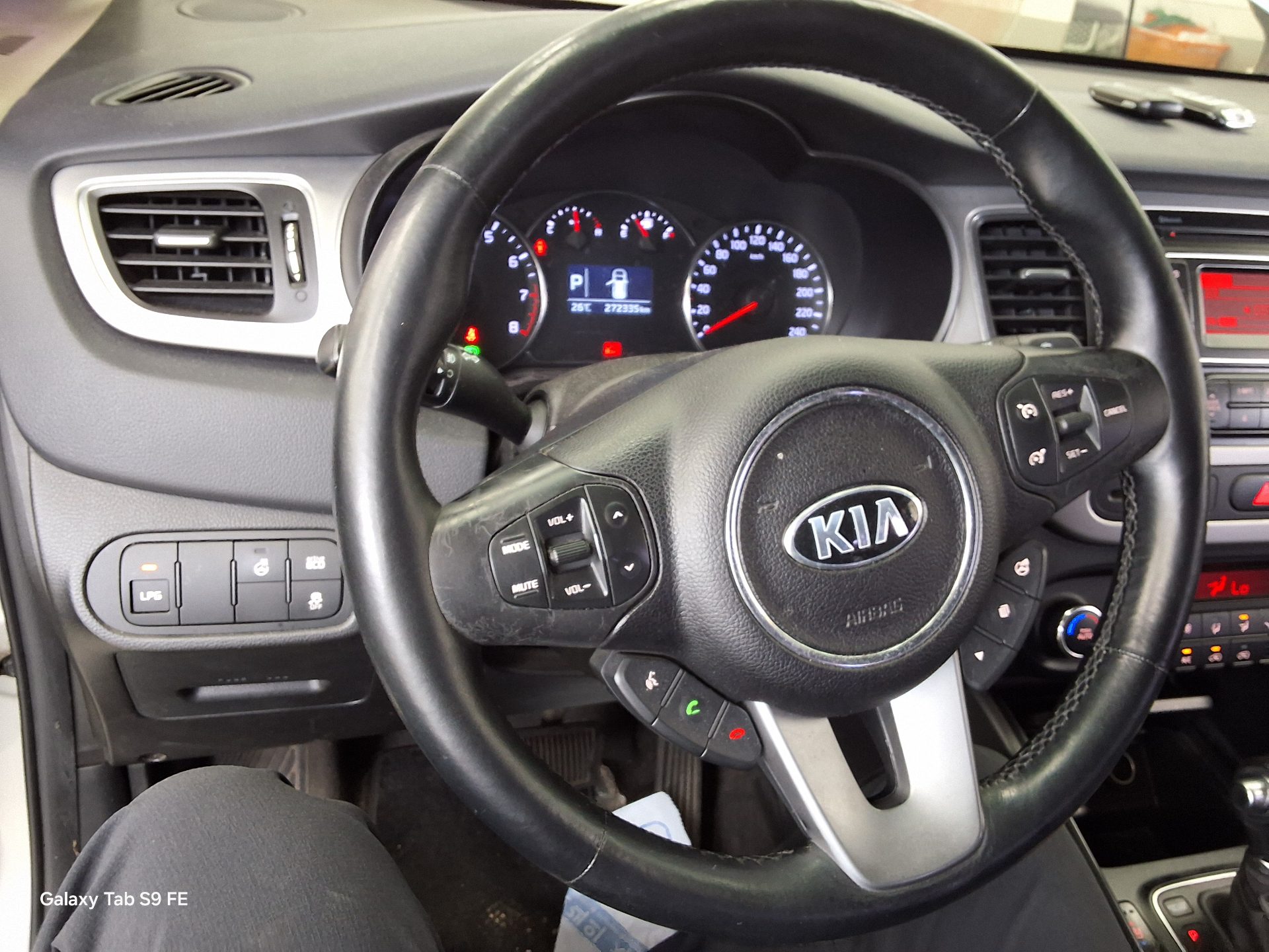 2015 - kia carens