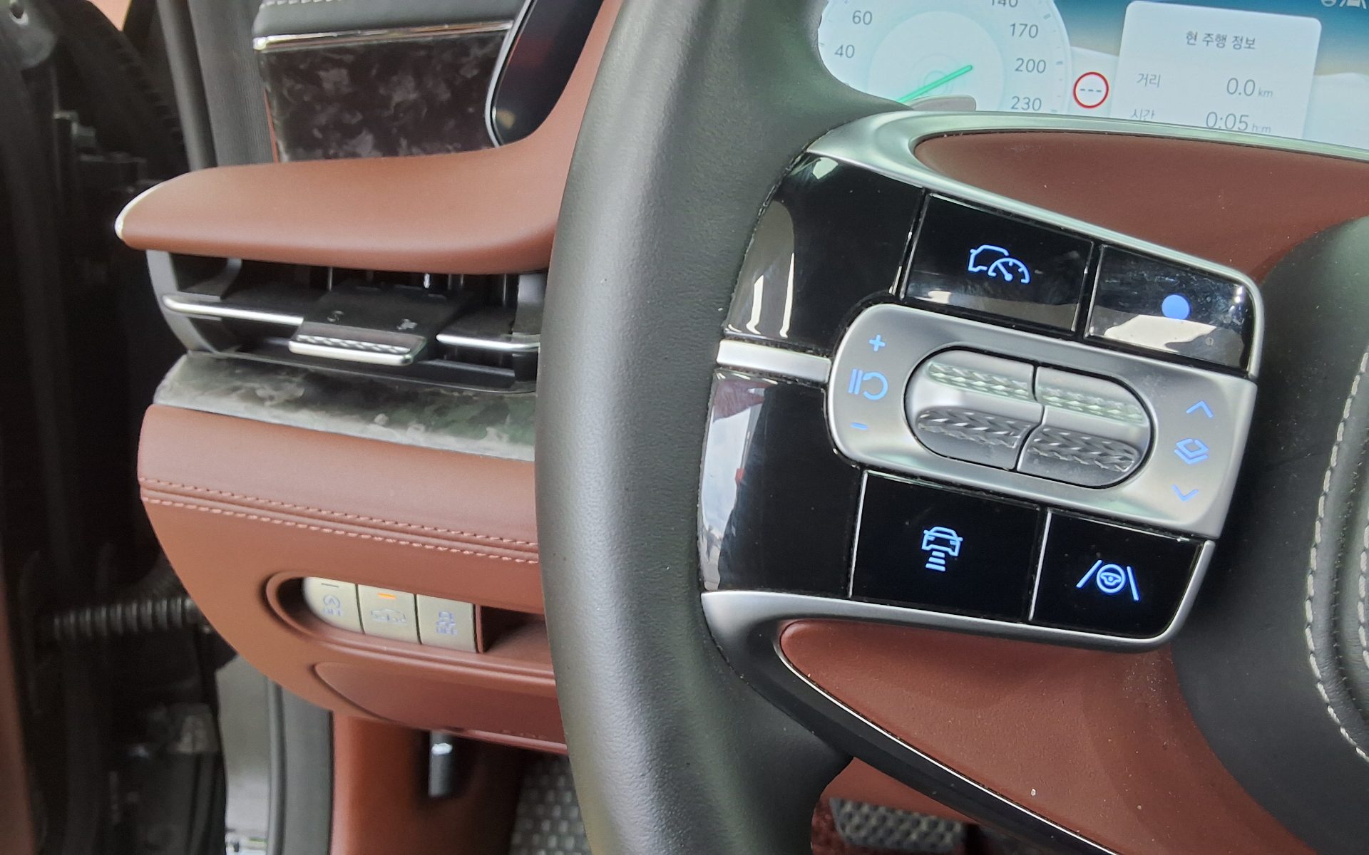 2023 - genesis g90