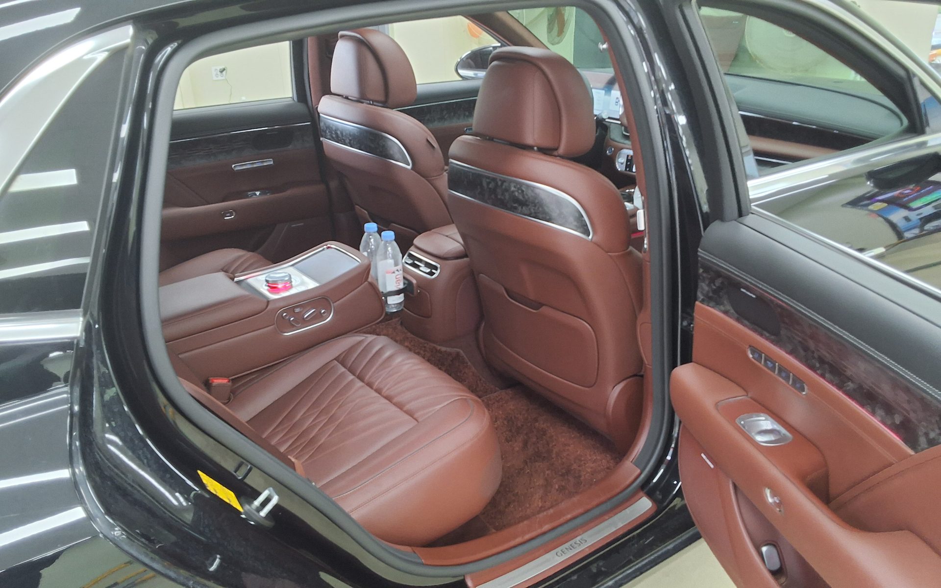 2023 - genesis g90