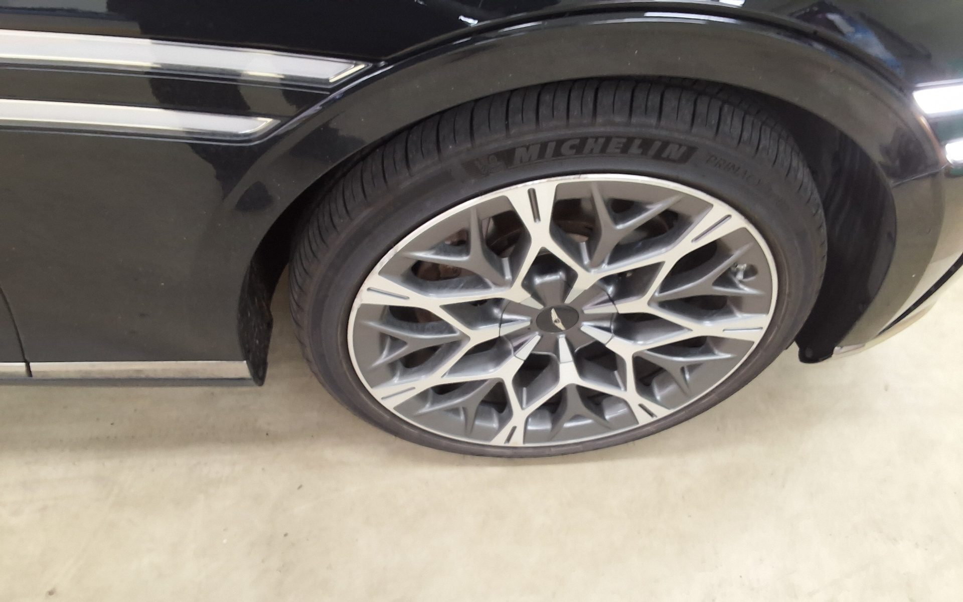 2023 - genesis g90