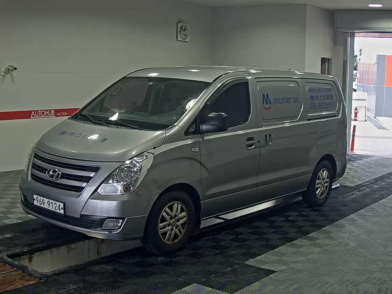 HYUNDAI GRAND STAREX