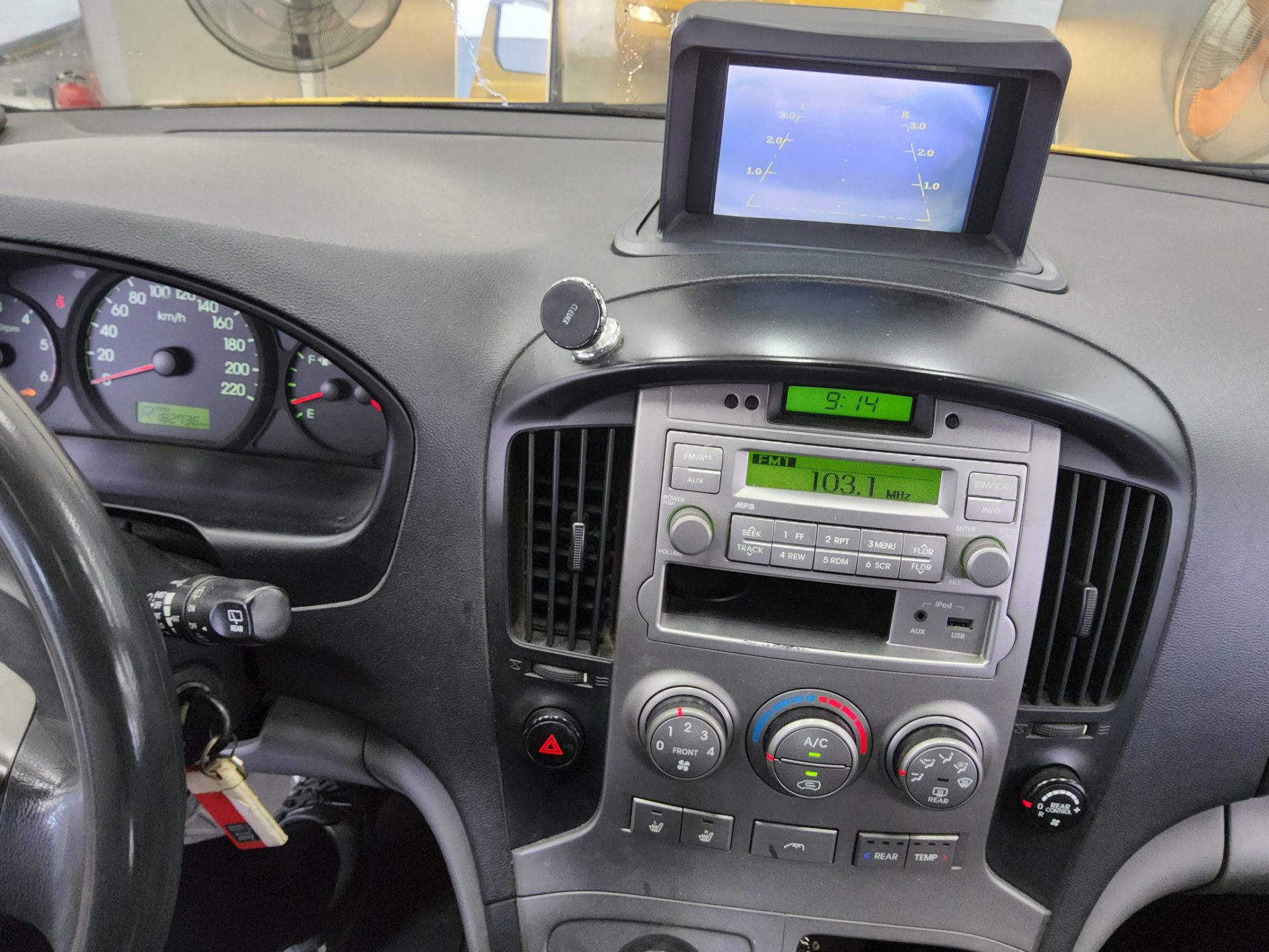 2011 - hyundai grand starex