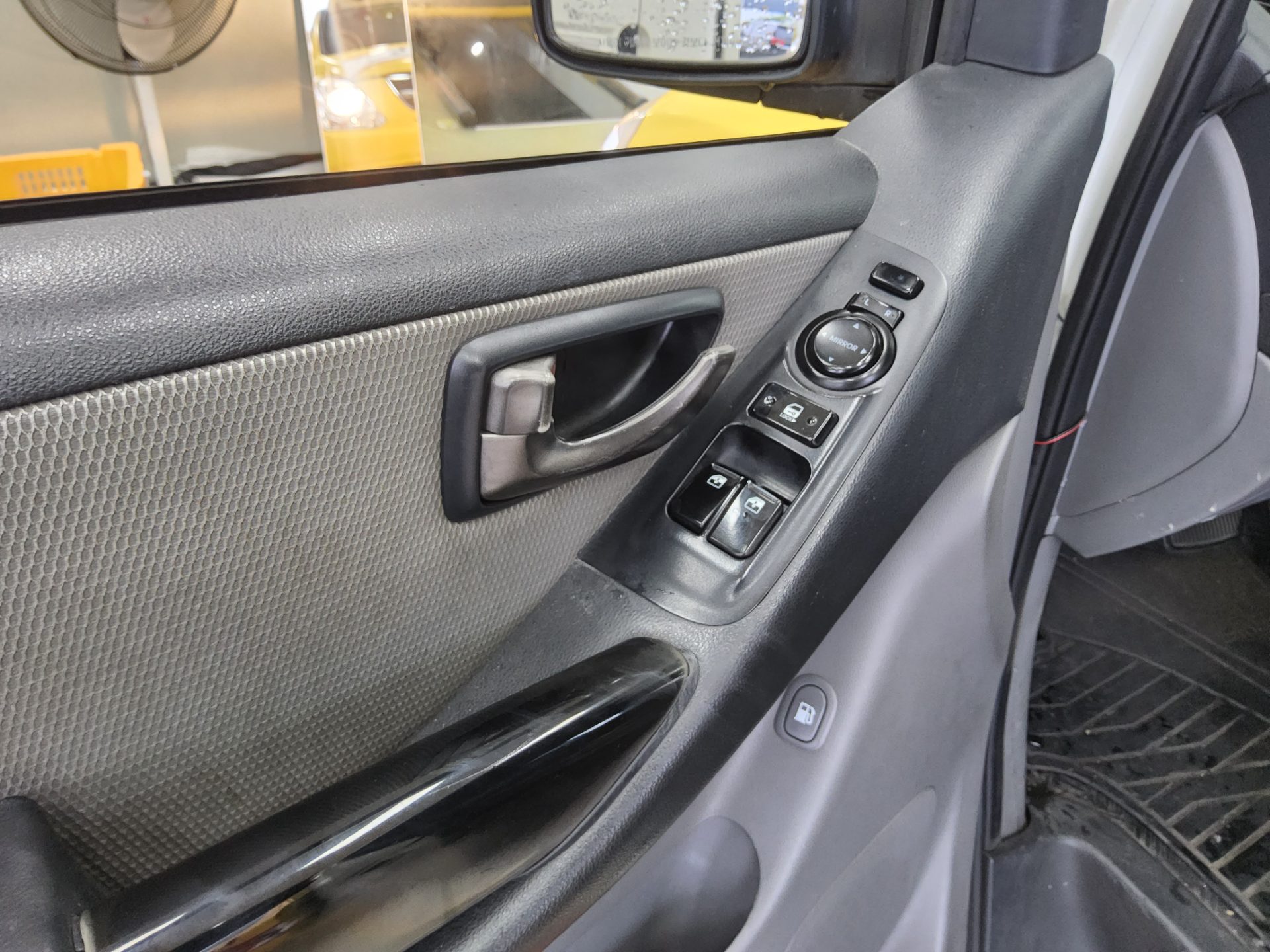 2011 - hyundai grand starex
