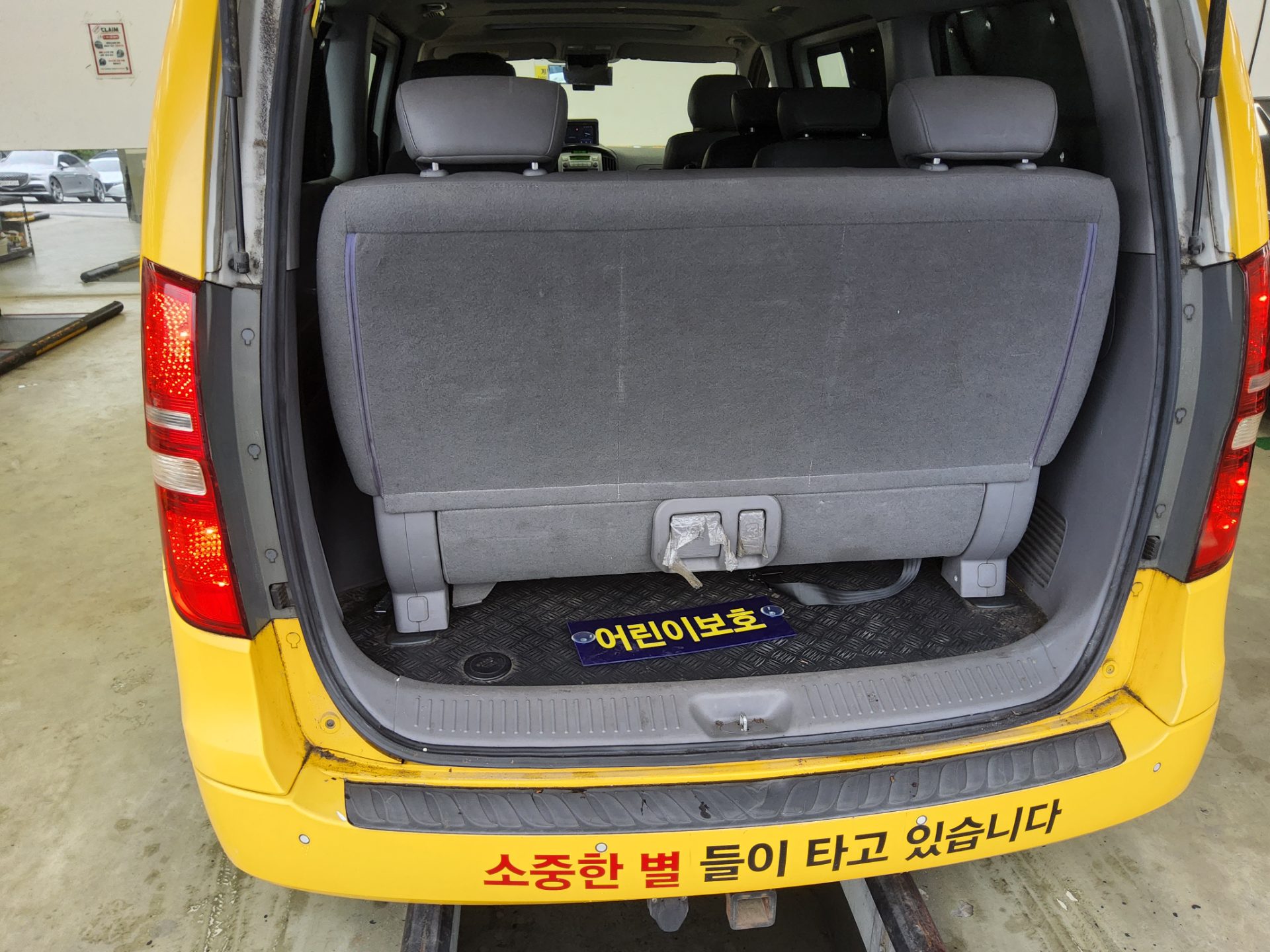 2011 - hyundai grand starex