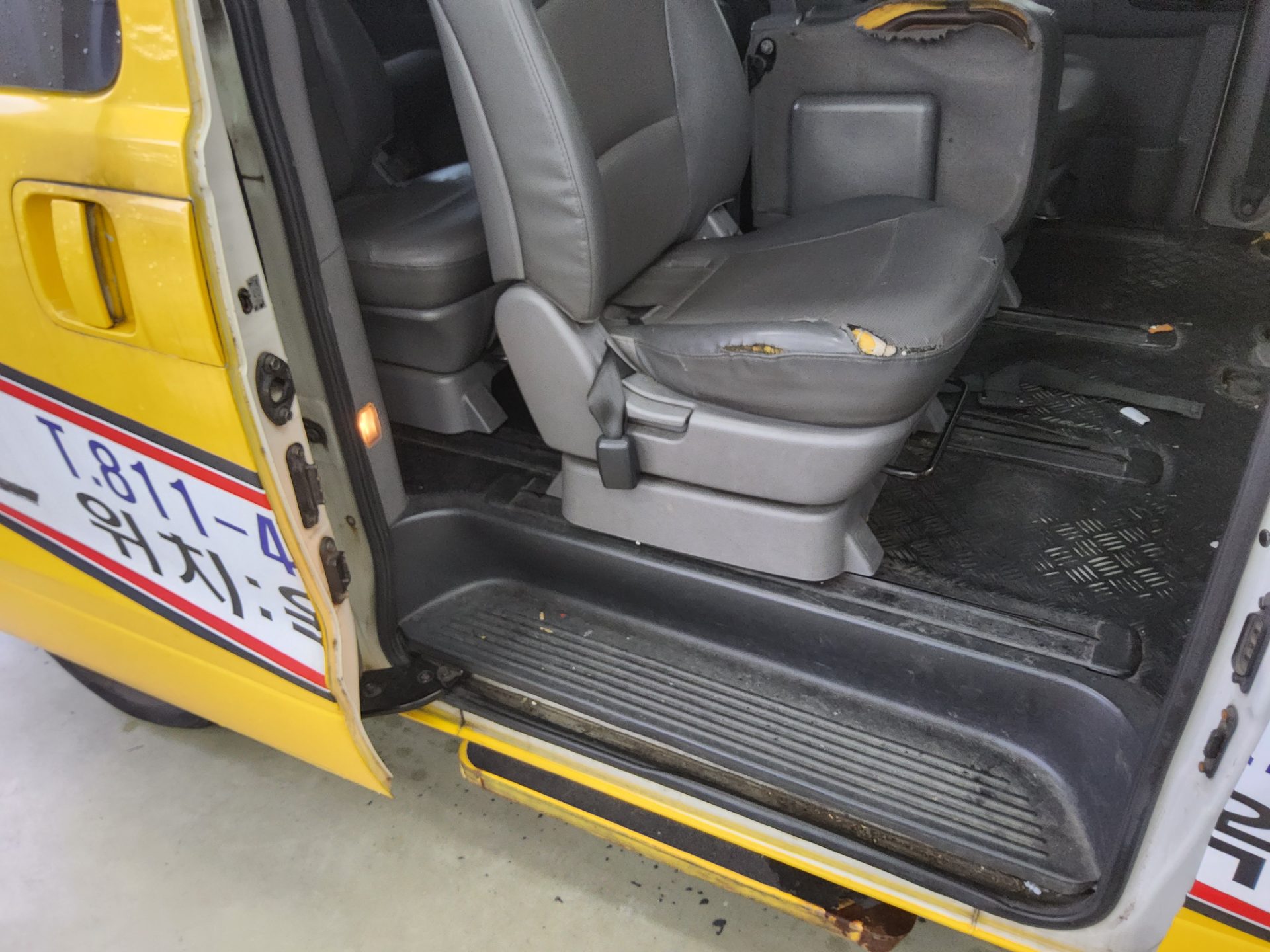2011 - hyundai grand starex