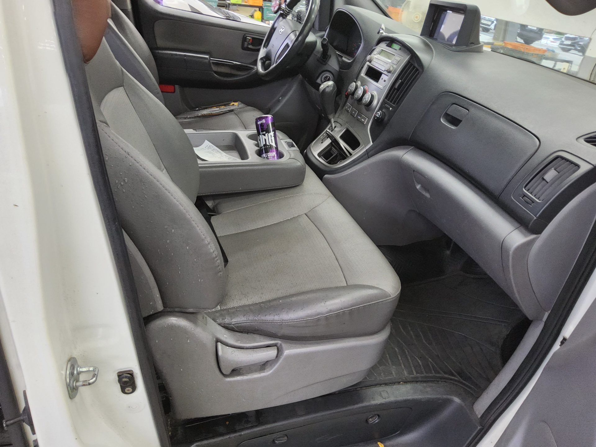 2011 - hyundai grand starex