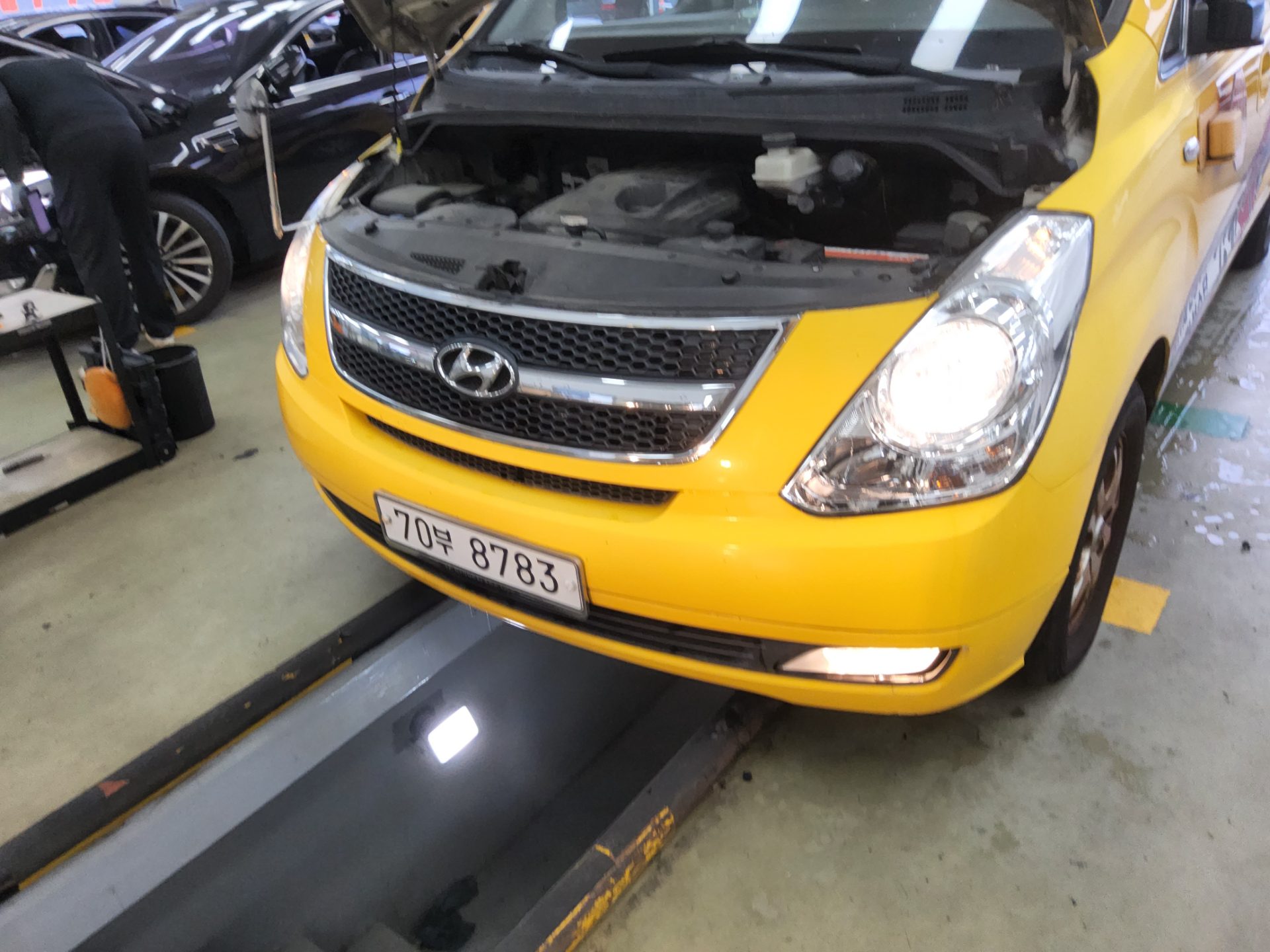 2011 - hyundai grand starex