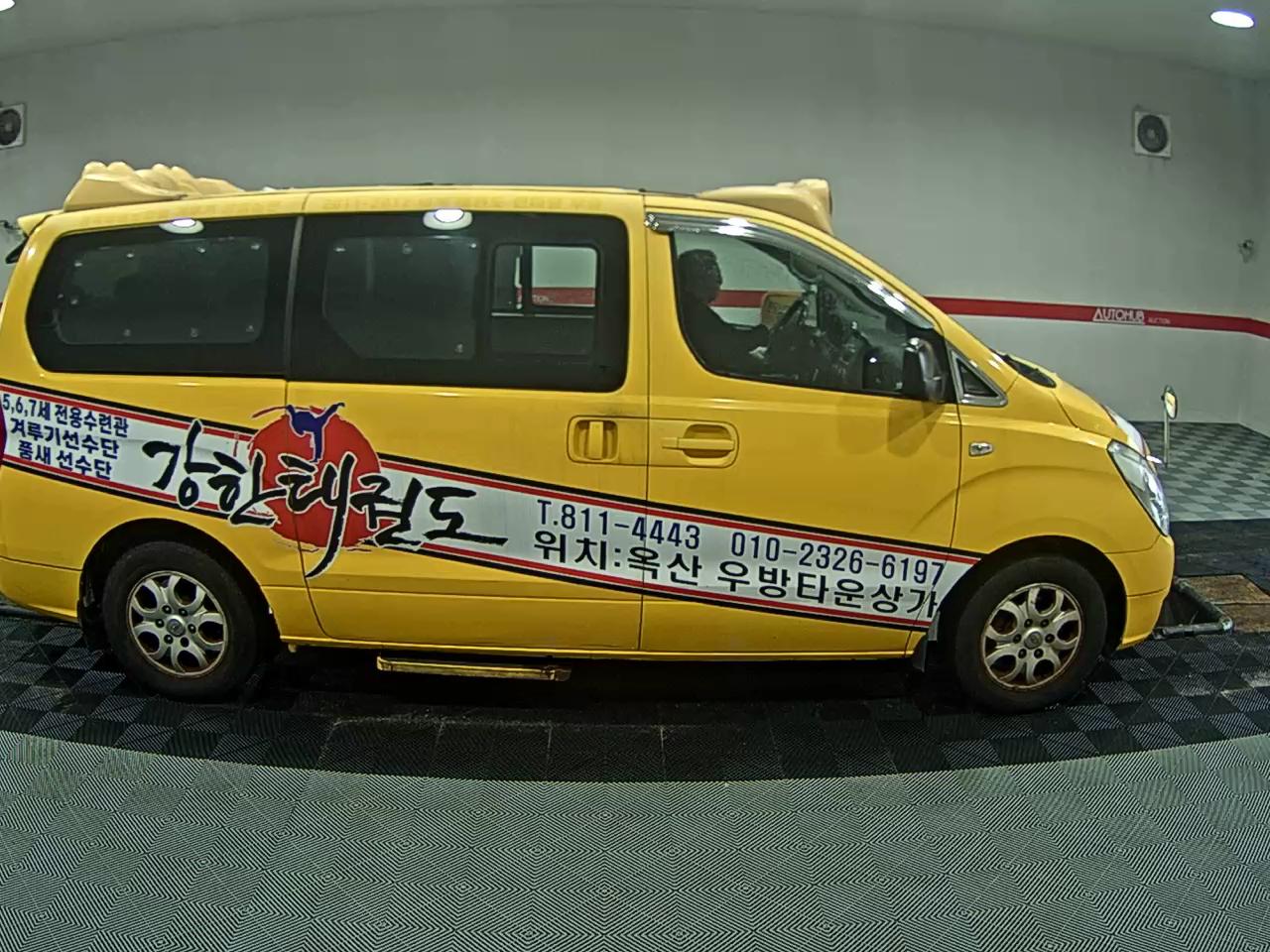2011 - hyundai grand starex