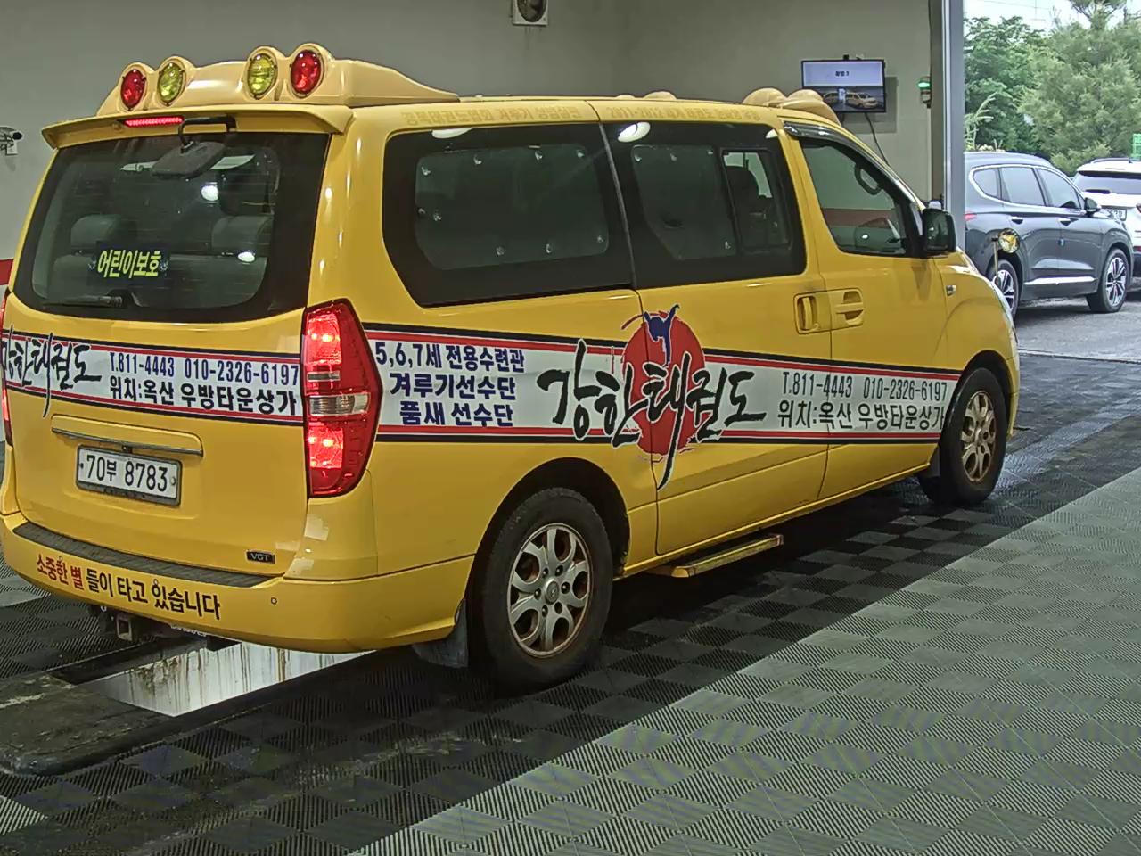 2011 - hyundai grand starex