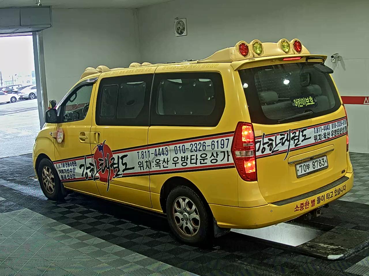 2011 - hyundai grand starex