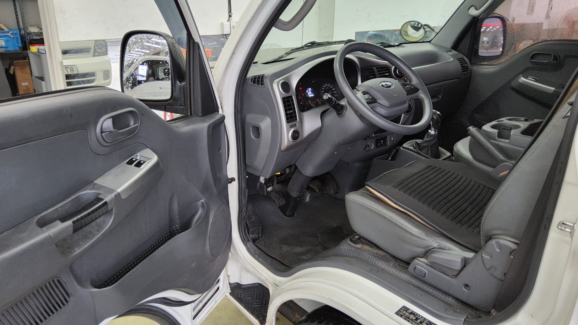 2017 - kia bongo