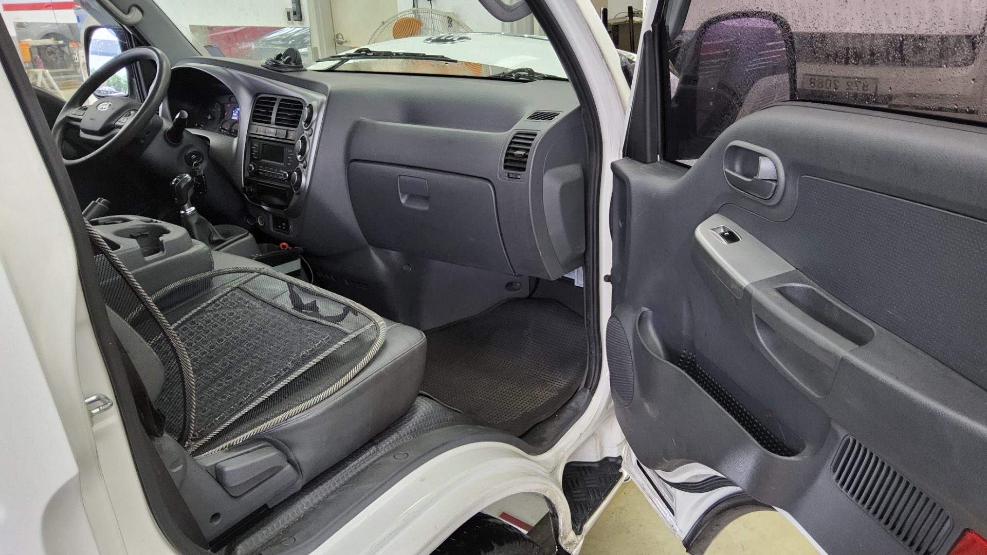 2017 - kia bongo