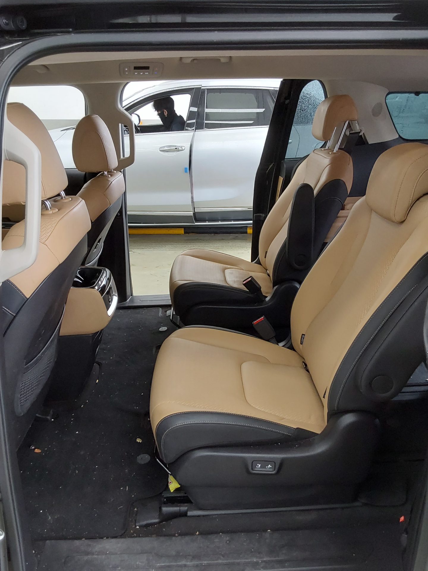 2023 - kia carnival