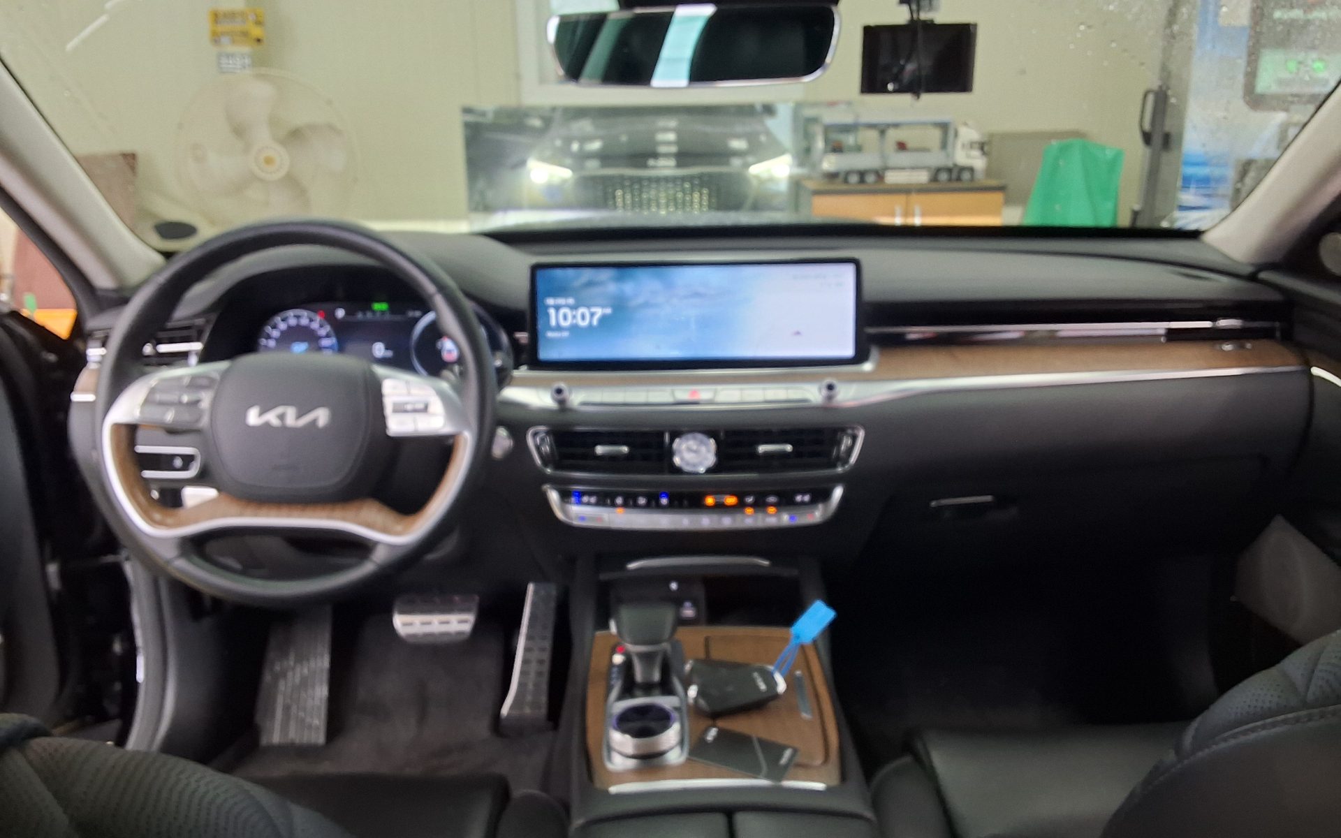 2023 - kia k9