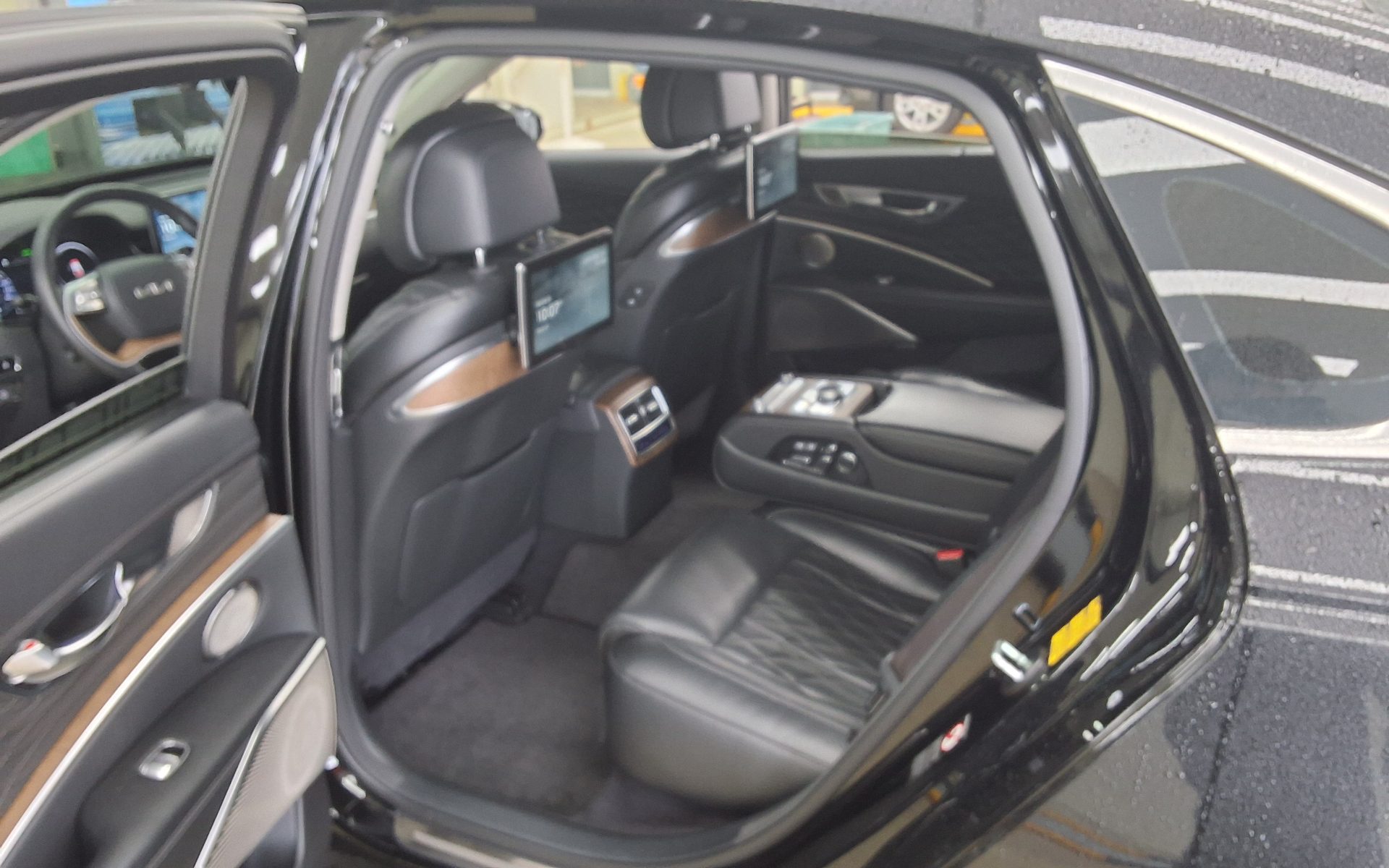 2023 - kia k9