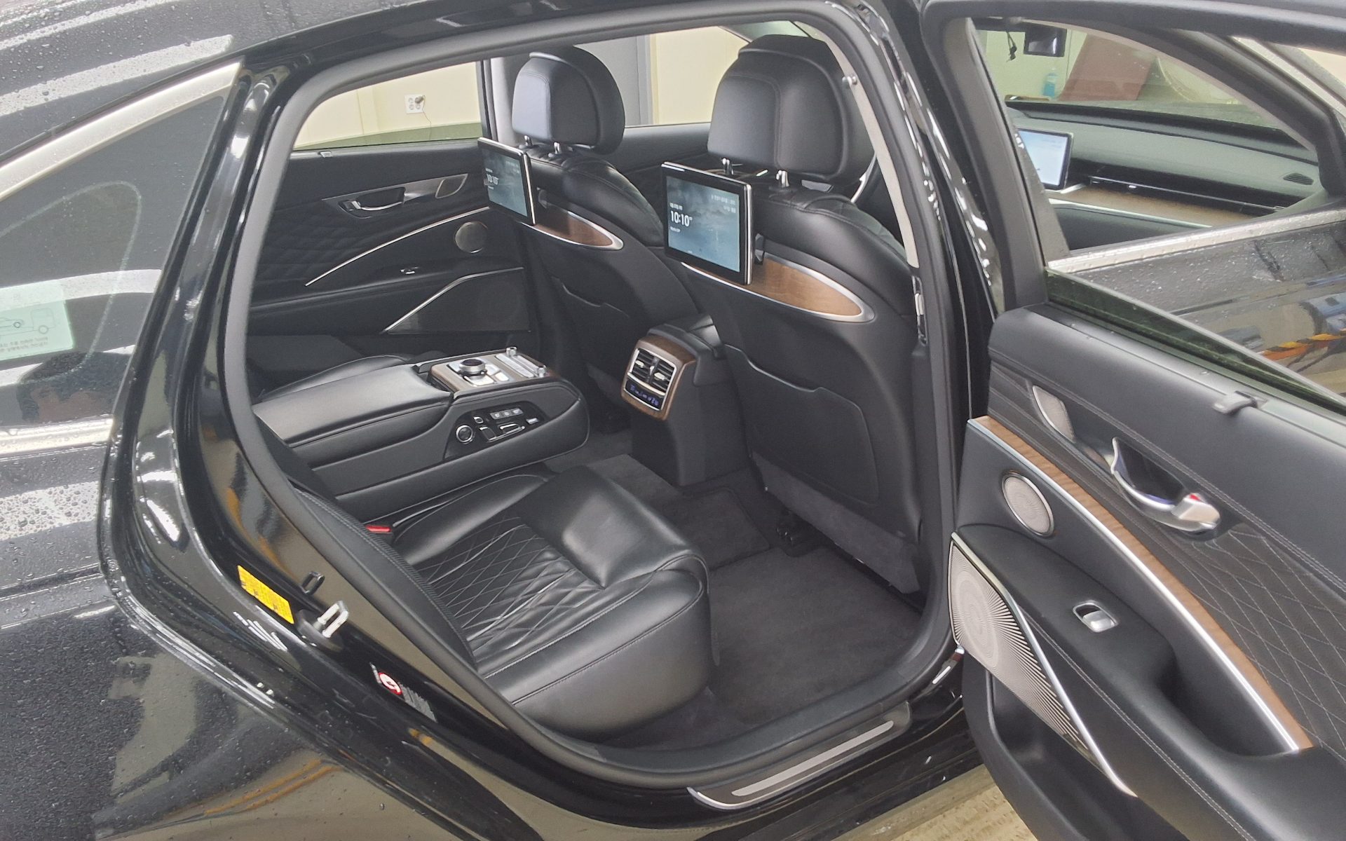 2023 - kia k9