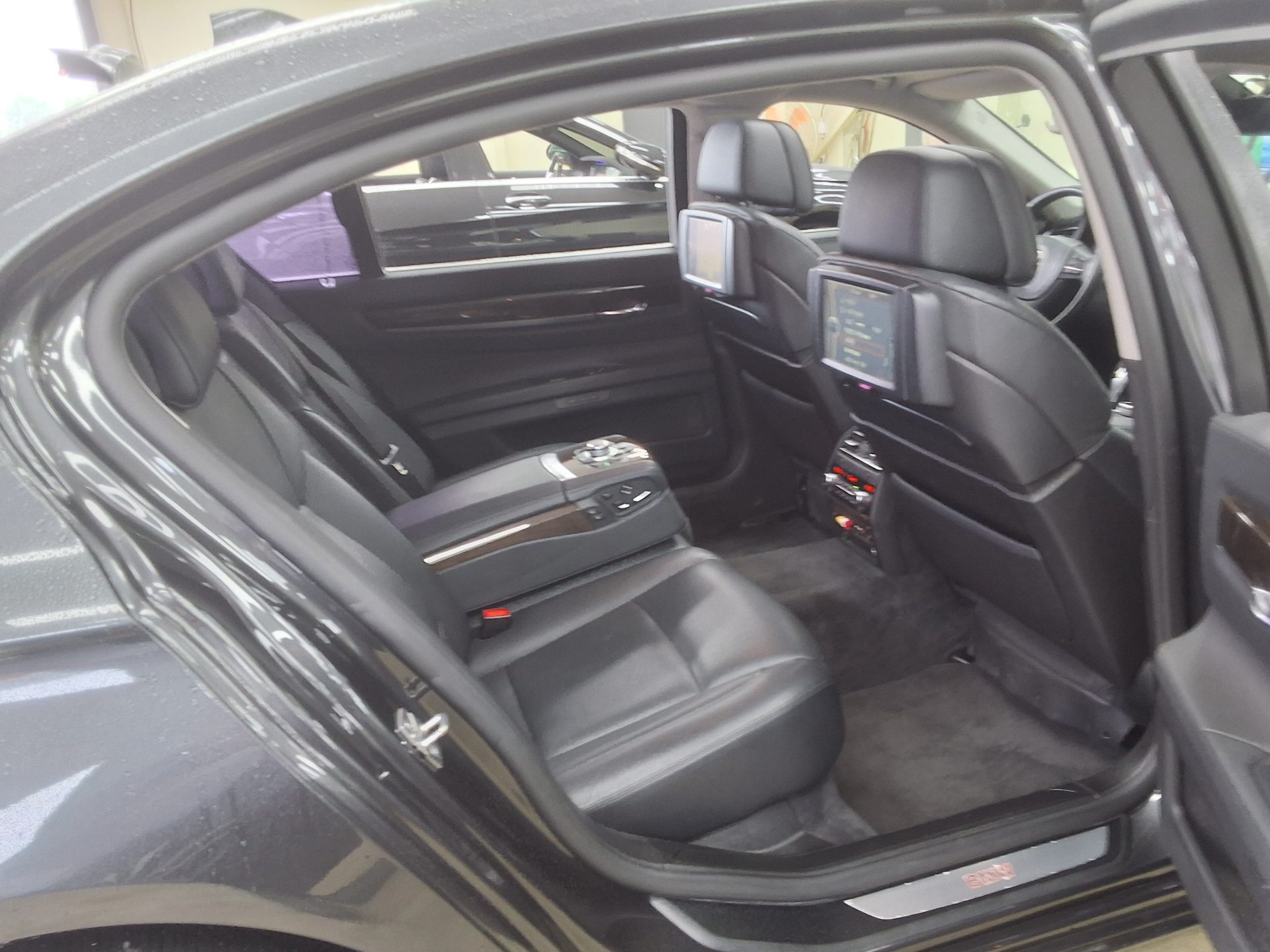 2010 - bmw m7