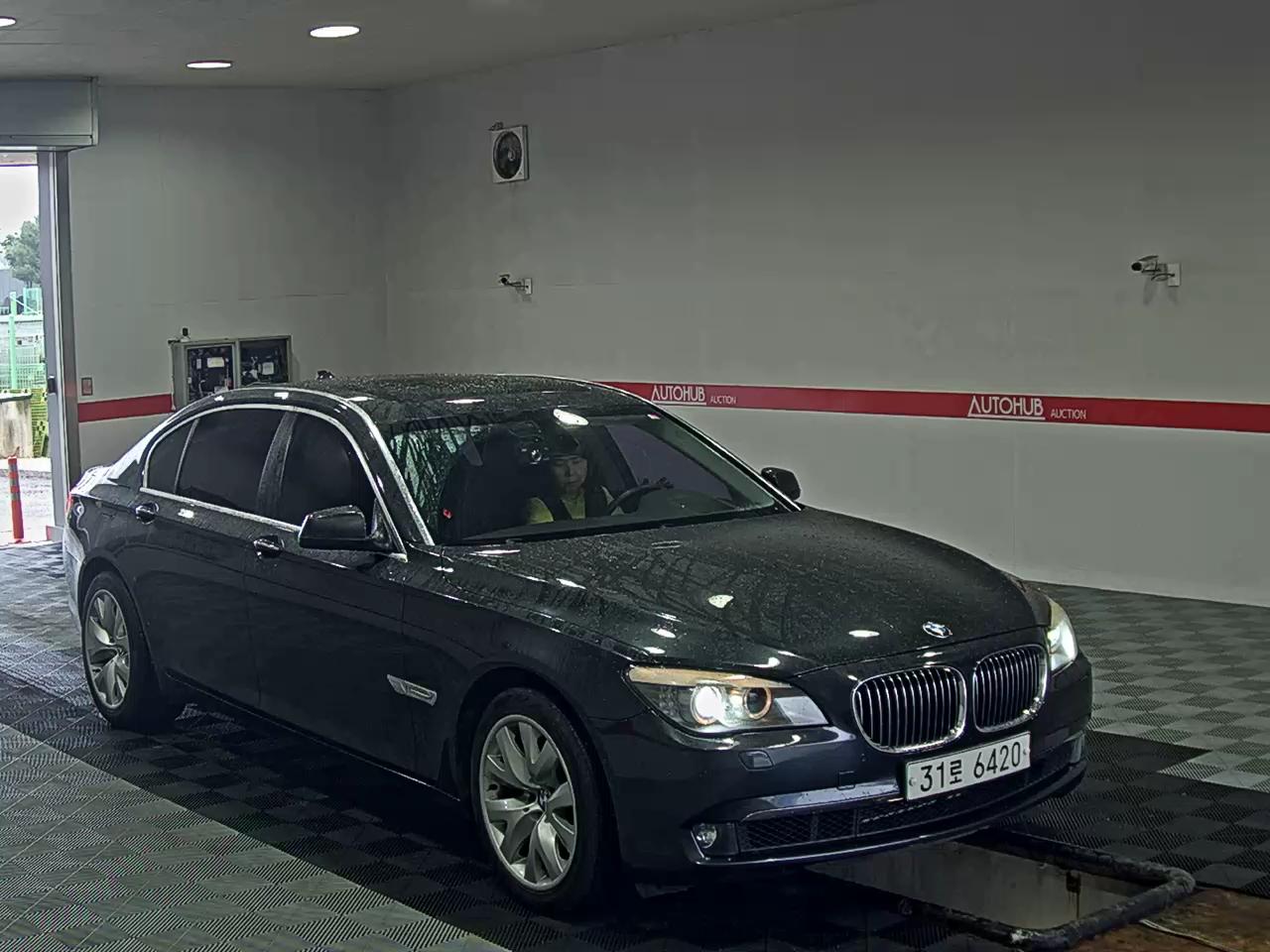 2010 - bmw m7