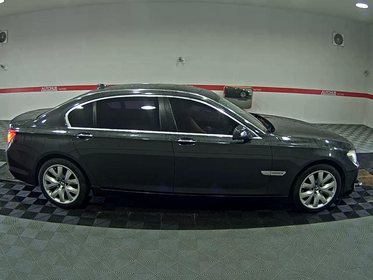 2010 - bmw m7